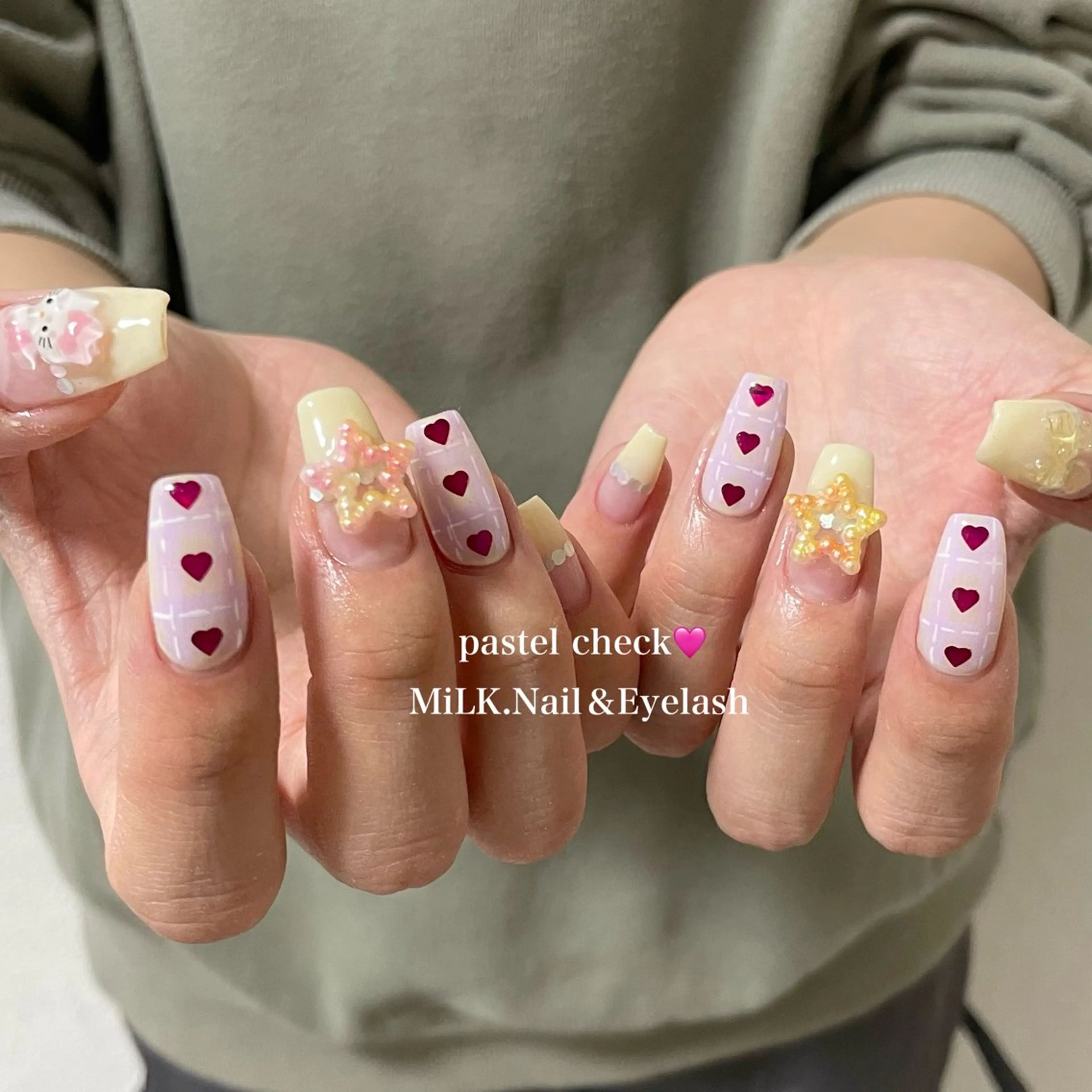 ネイル ゴールド MiLK. wakaのマツエク・マツパデザイン