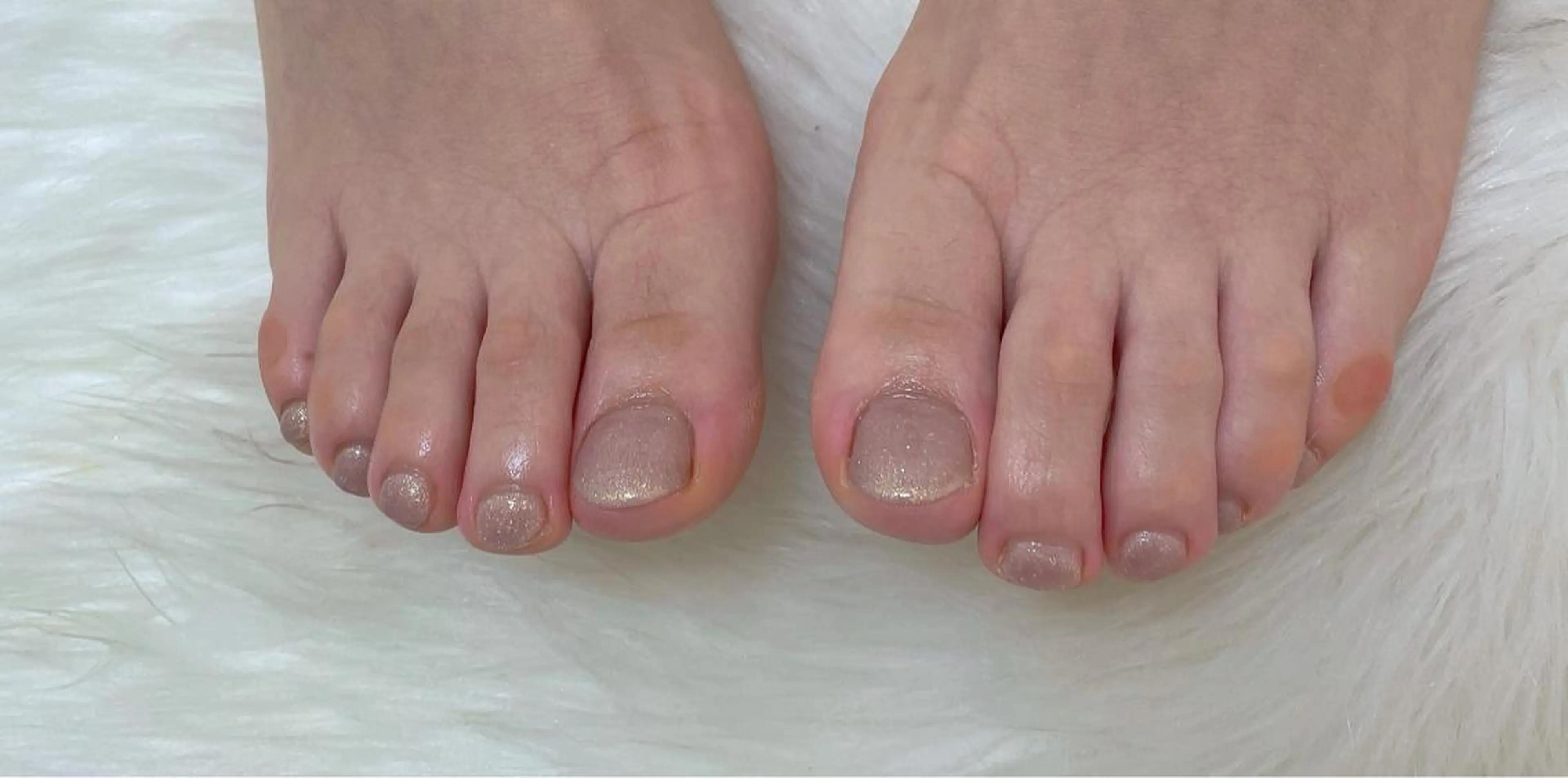 ネイル オーロラネイル フラワーネイル フットネイル フレンチネイル ジェルネイル フットネイル mogunail &blowのネイルデザイン