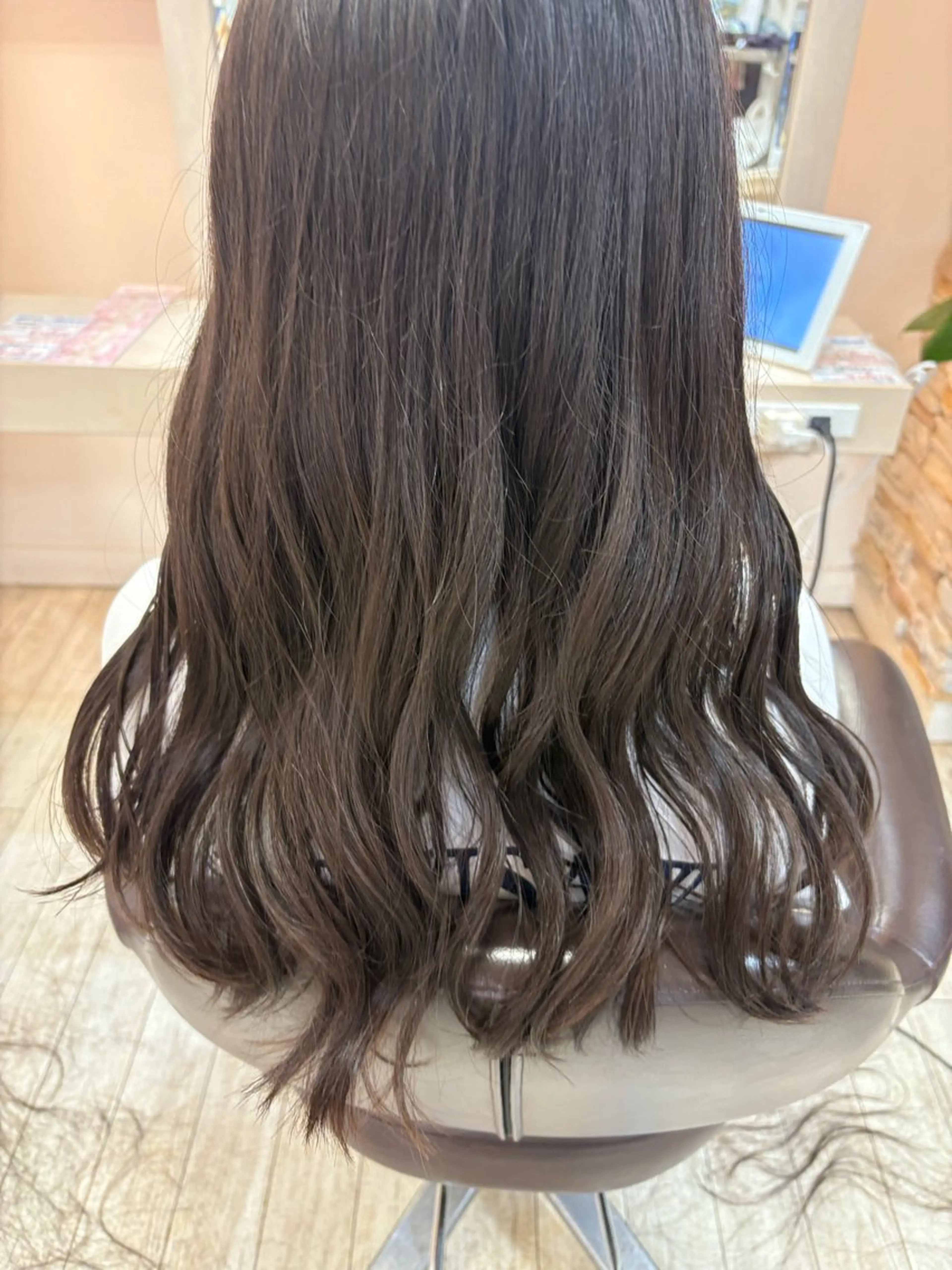 ロング 顔まわりレイヤー 顔周りカット 外国人風カラー ハイライト レイヤーカット カット トリートメント CREA渋沢 モデル募集🌺アイナのヘアスタイル