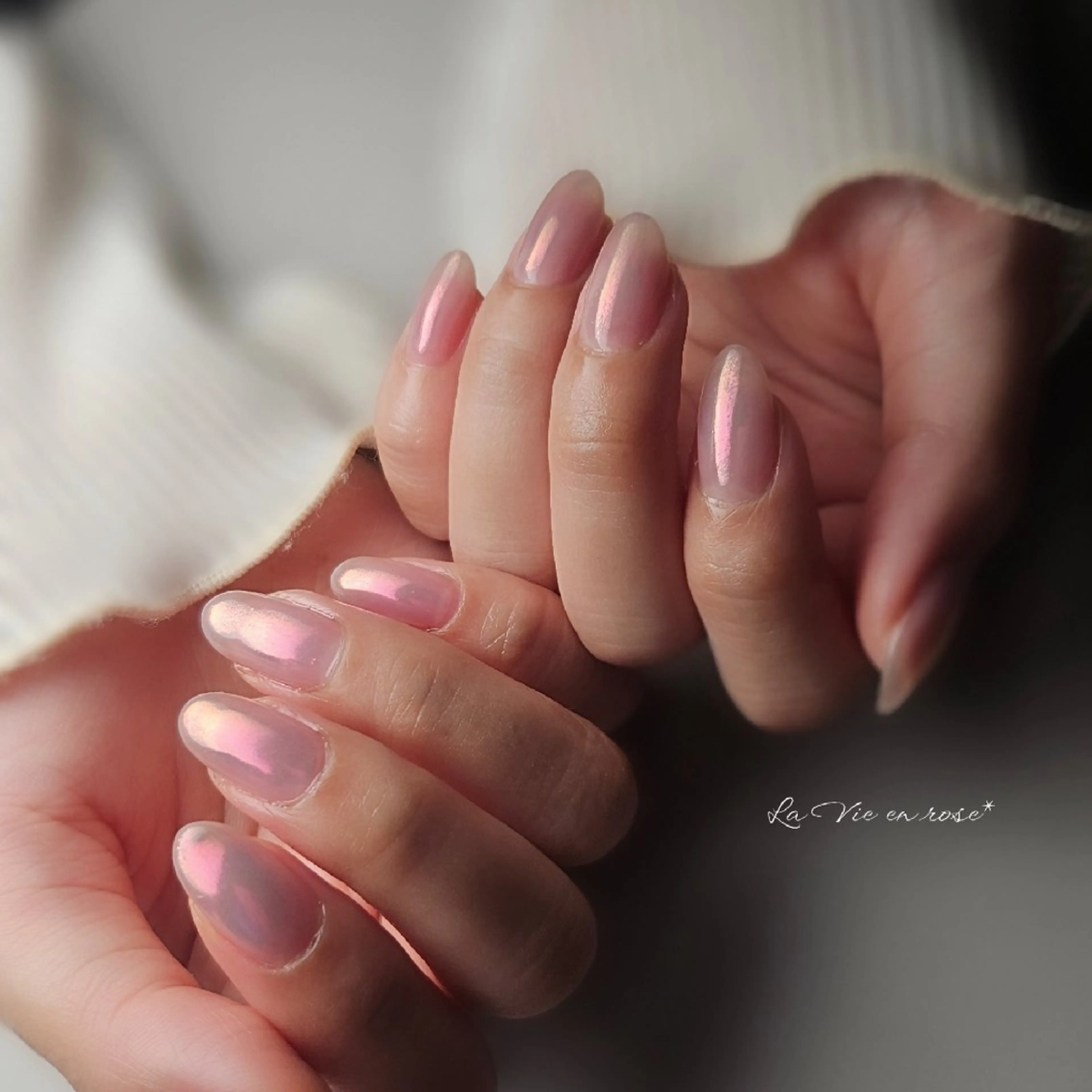 ネイル オーロラネイル ラヴィアン ローズのネイルデザイン