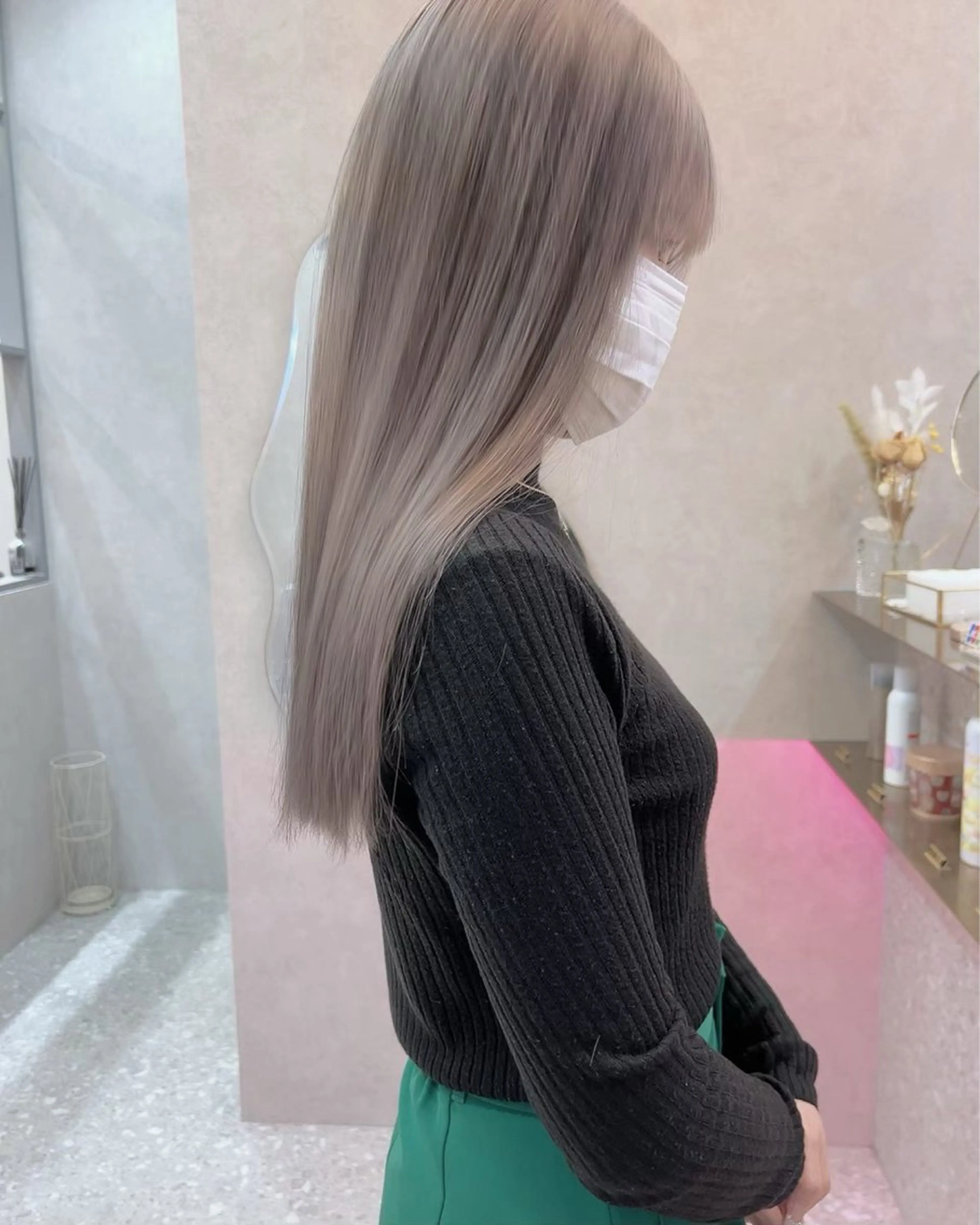 ロング ヘアカラー トリートメント Nanami / ベージュ/グレージュのヘアスタイル