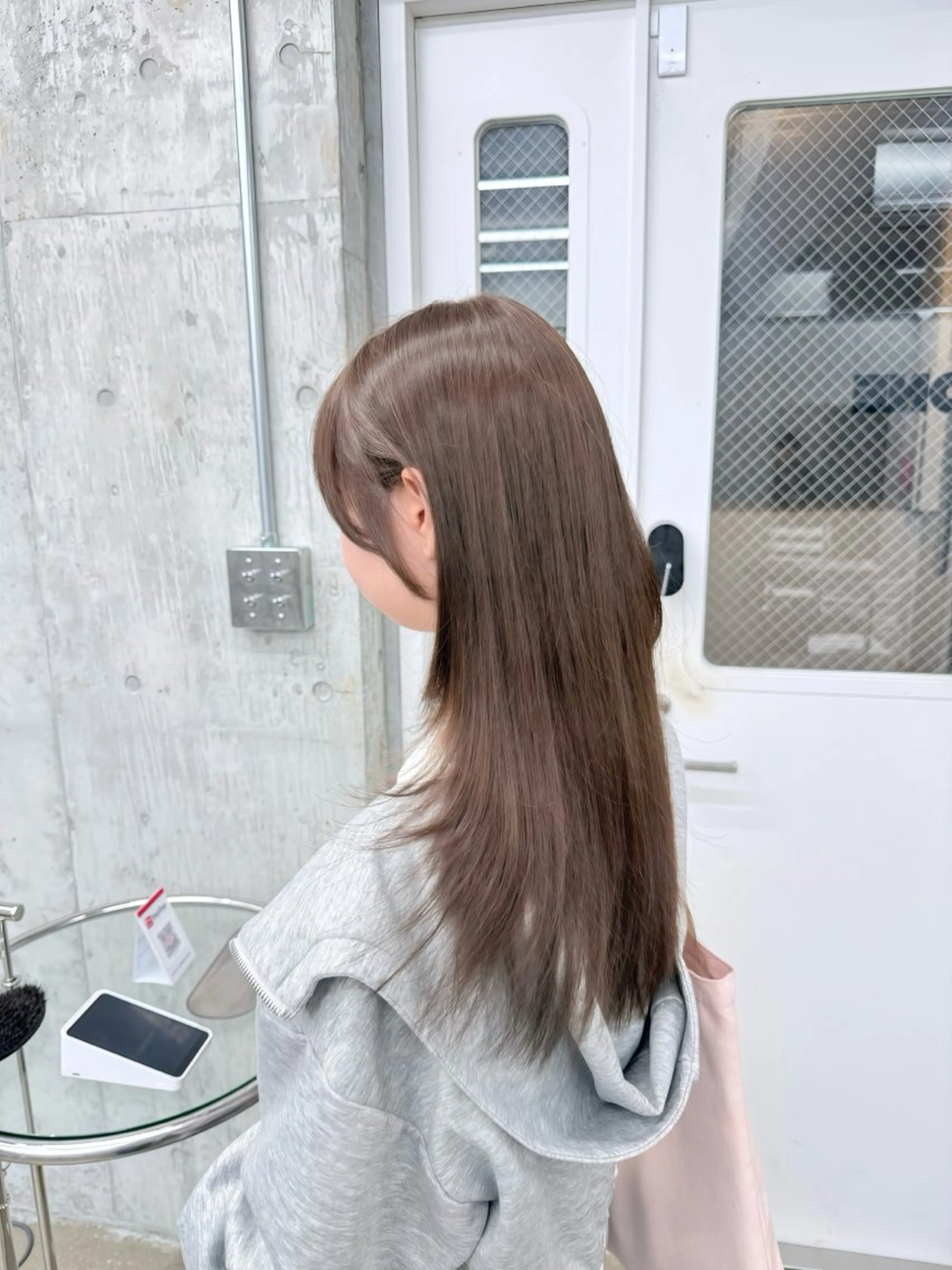 ロング カラー グレージュ ラベンダーカラー ラベンダーグレージュ ラベンダーグレー カット ヘアカラー トリートメント たいき/グレージュ/ 透明感/ブリーチなしのヘアスタイル