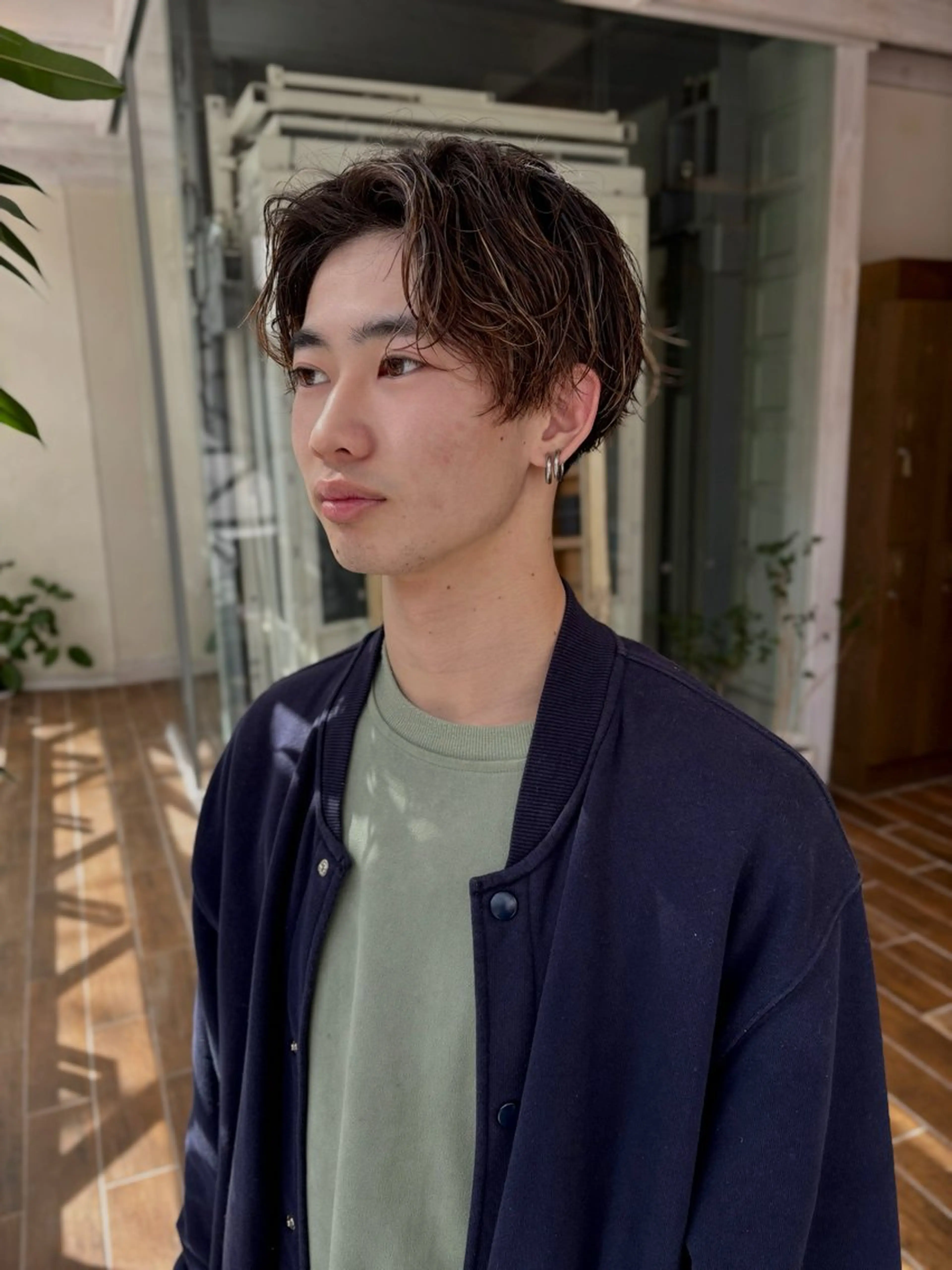 ショート メンズ センターパート 刈り上げ ハイトーン/デザイン カラー/るいのヘアスタイル