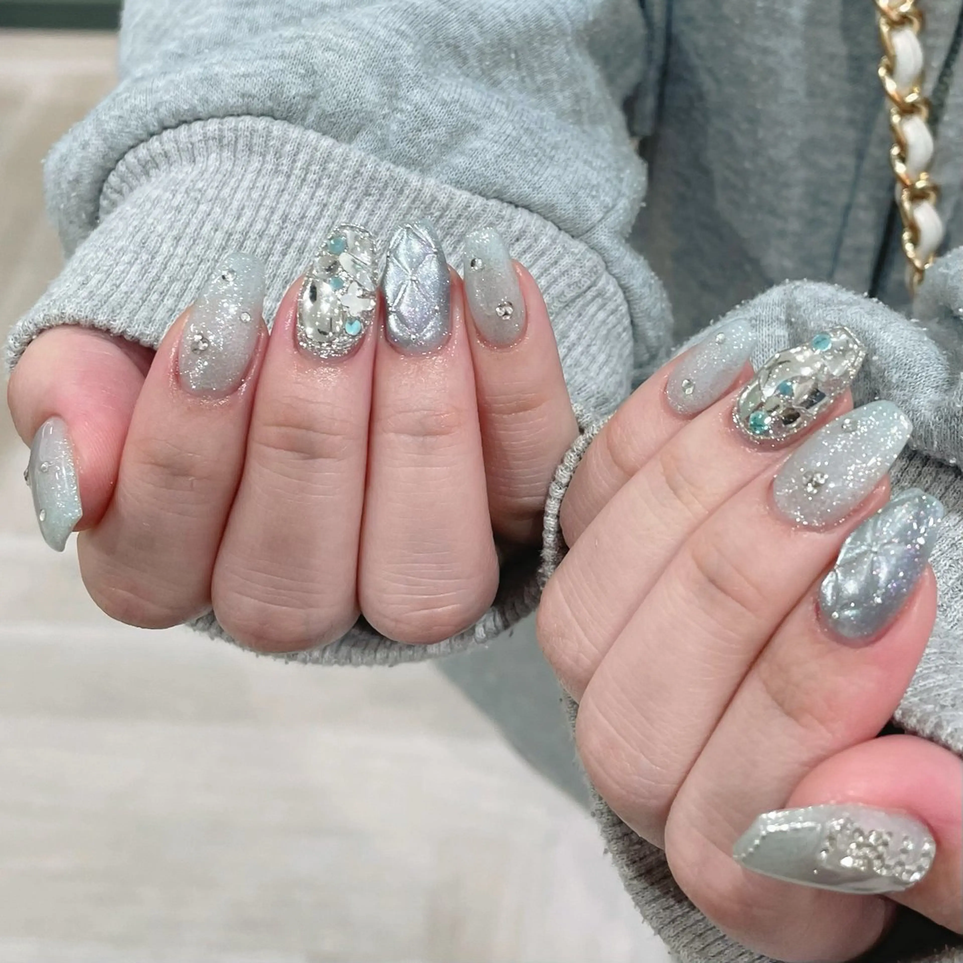 ネイル 氷ネイル・うるうるネイル キラキラネイル 水色 ハンドネイル Ricnail☾ ayanoのネイルデザイン