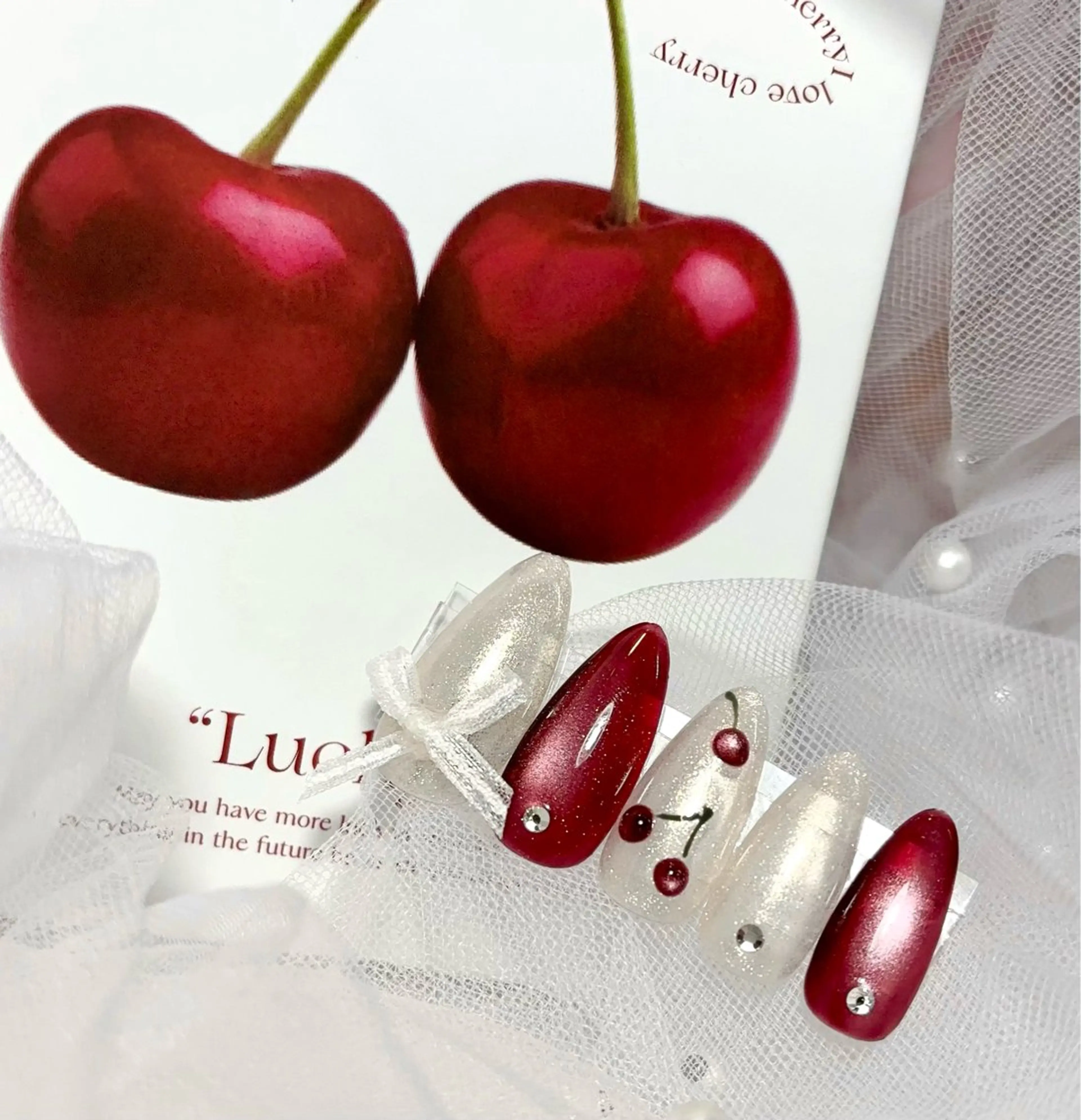 ネイル フレンチネイル ガーリー 韓国ネイル マグネットネイル リボン ハンドネイル 【chatnoir】 MIYUのネイルデザイン