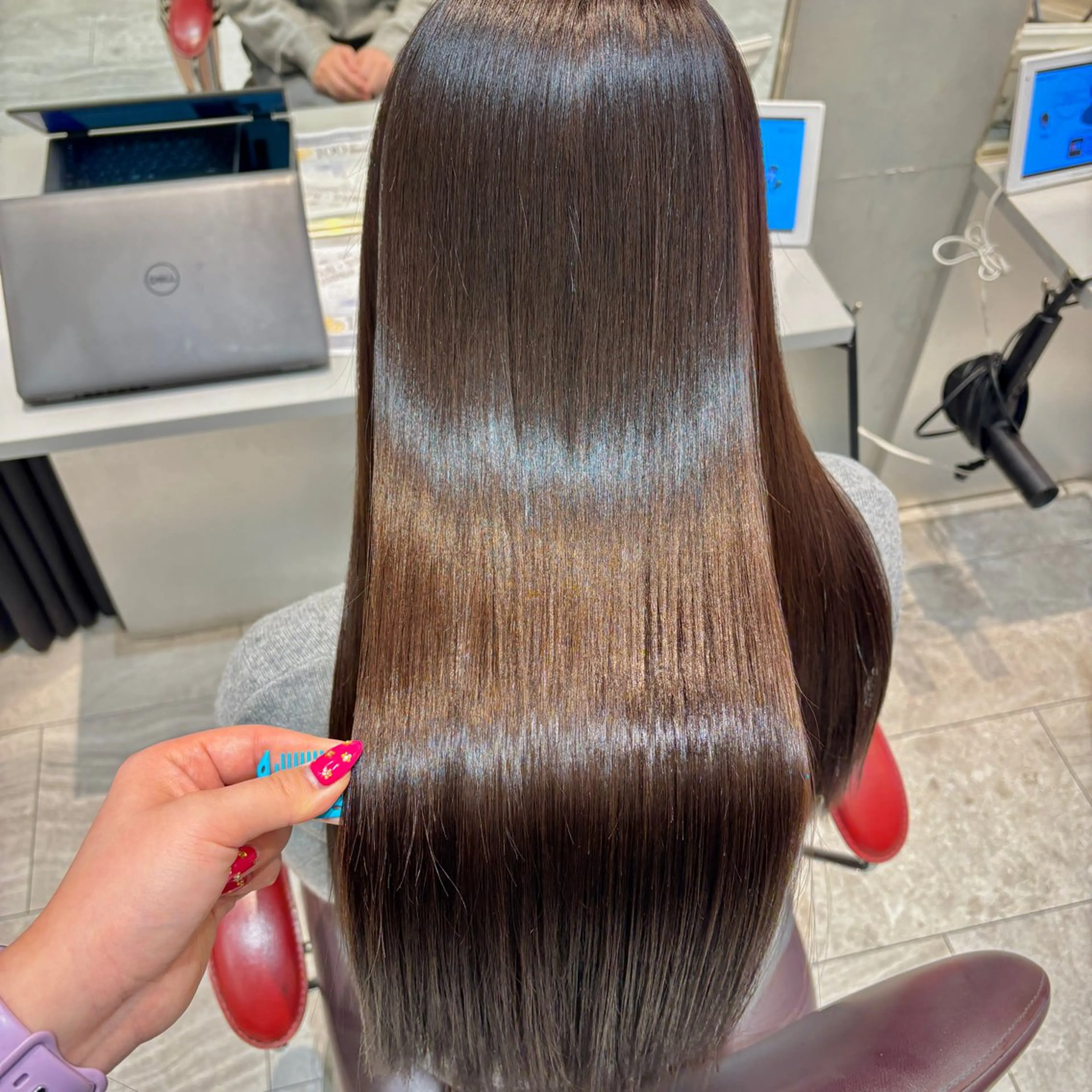 ロング 李 文のヘアスタイル