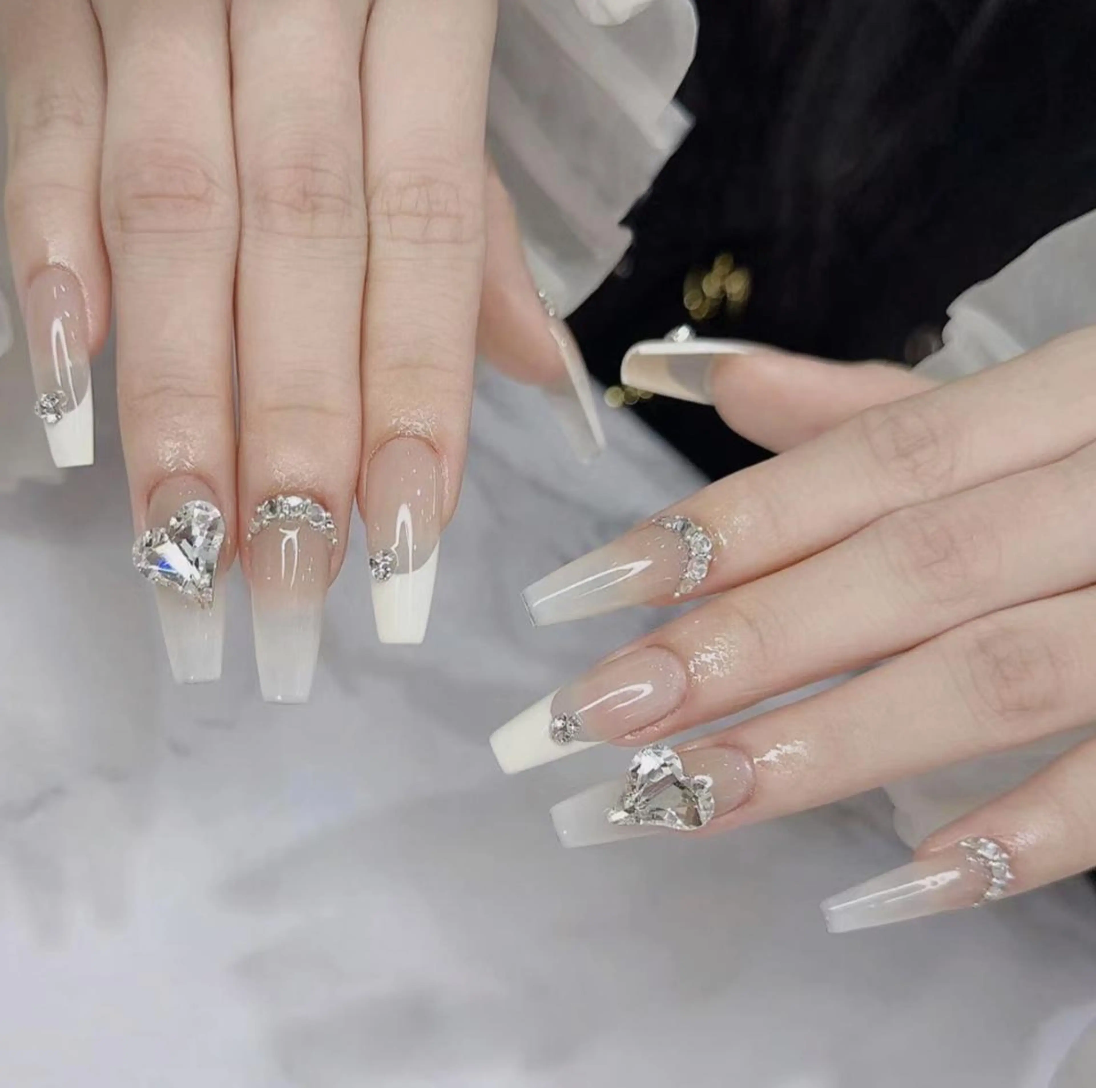 ネイル アートネイル 長さ出し ネイルチップ Queens マオのネイルデザイン