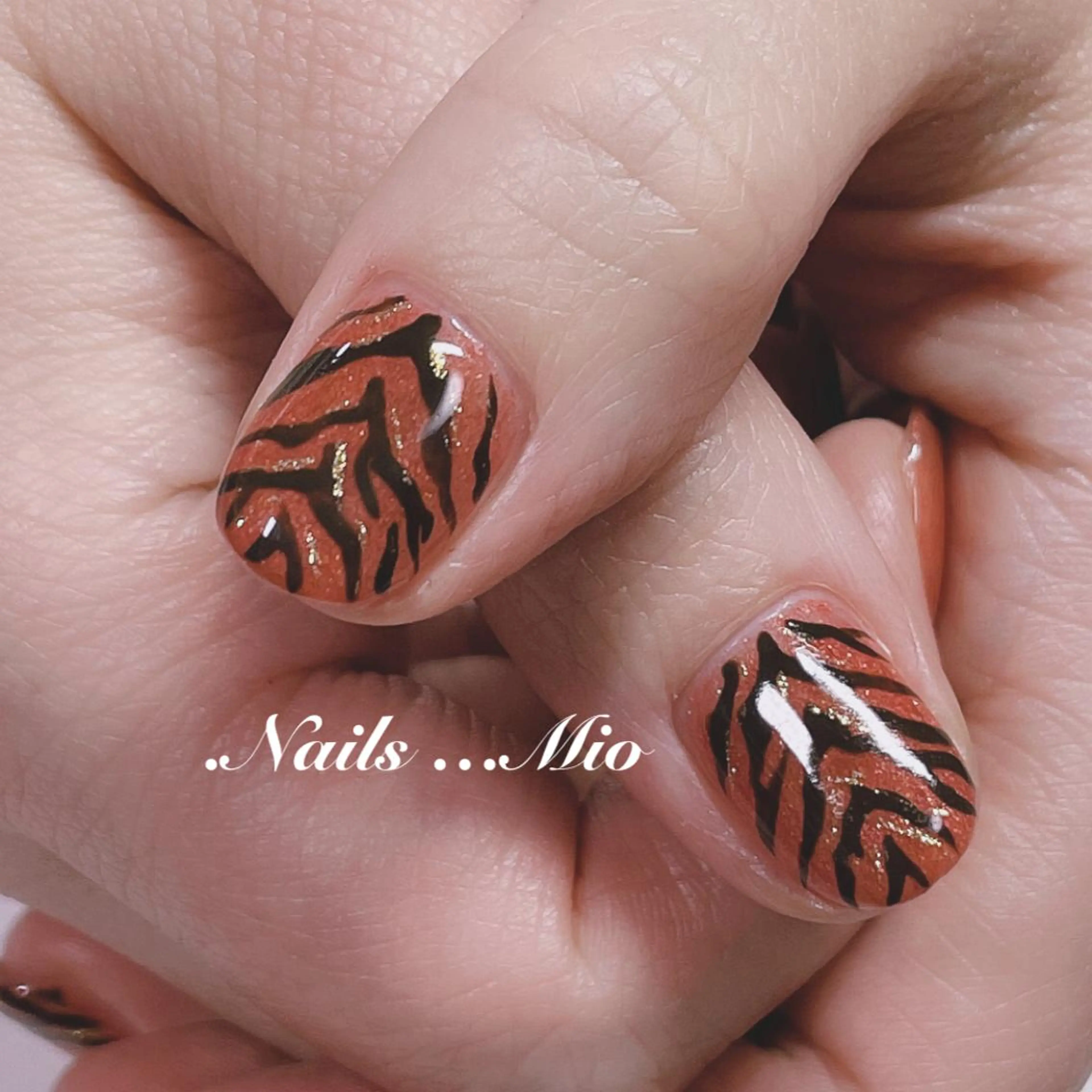 ネイル ワンカラーネイル 赤色 .Nails Mio 赤羽西ネイルサロンのネイルデザイン