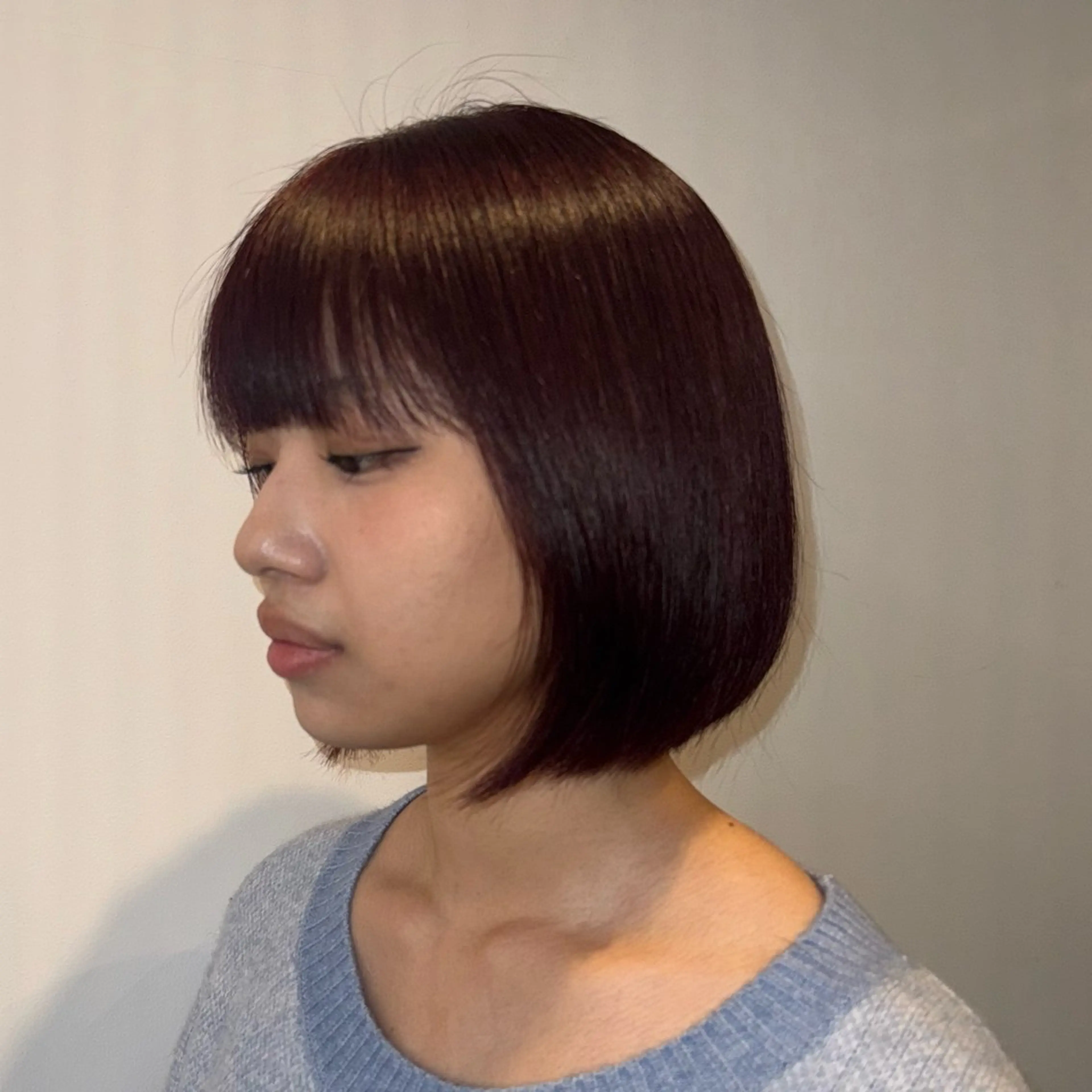 カラー レッドカラー 澁谷 咲映のヘアスタイル
