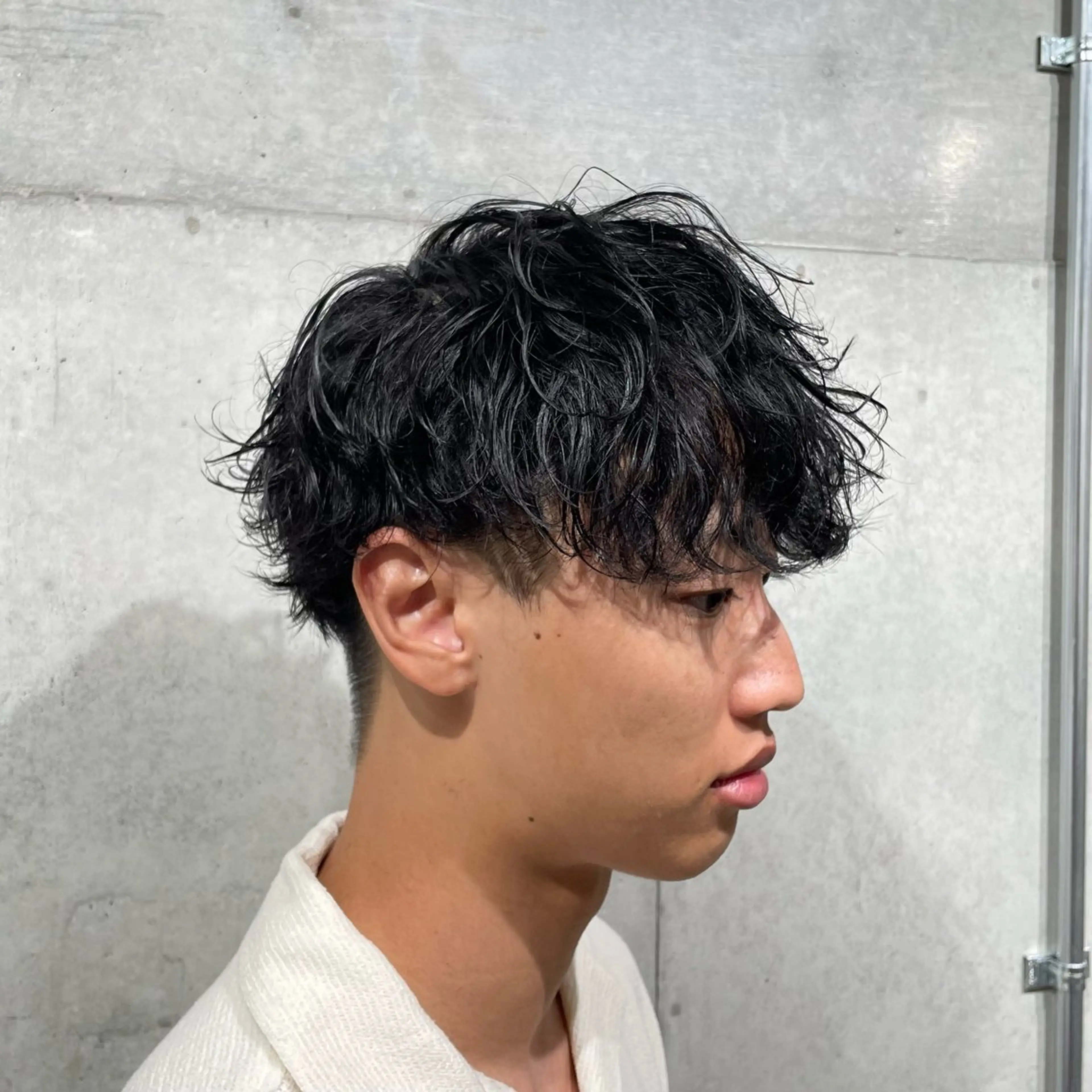 ショート パーマ メンズ センターパート メンズハイライト メンズメッシュ メンズパーマ スパイキーショート 中崎町メンズパーマ/ シャドウ/山下拓実のヘアスタイル