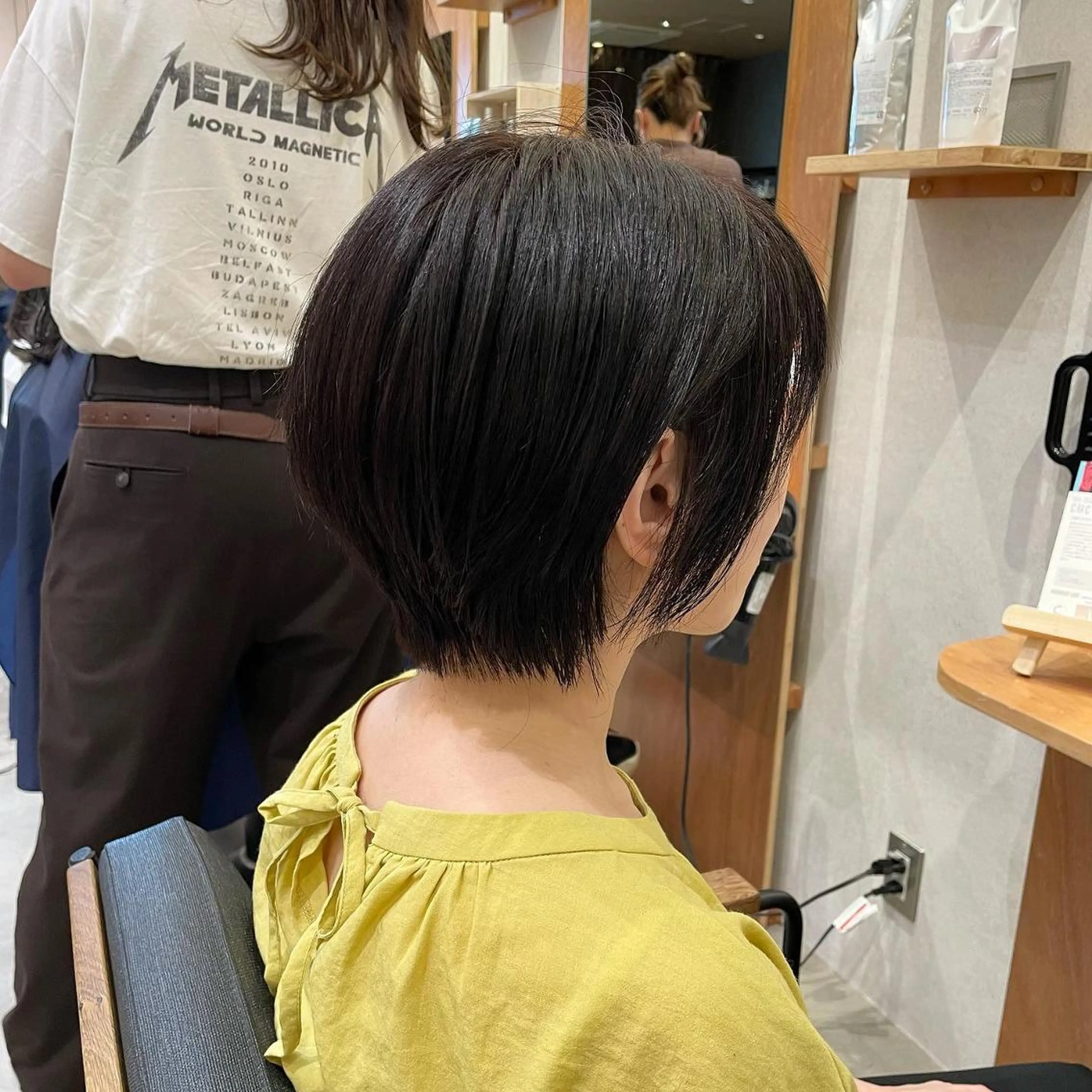 ミディアム カラー 切りっぱなしボブ/ 蒲生四丁目/伊藤瑠唯のヘアスタイル