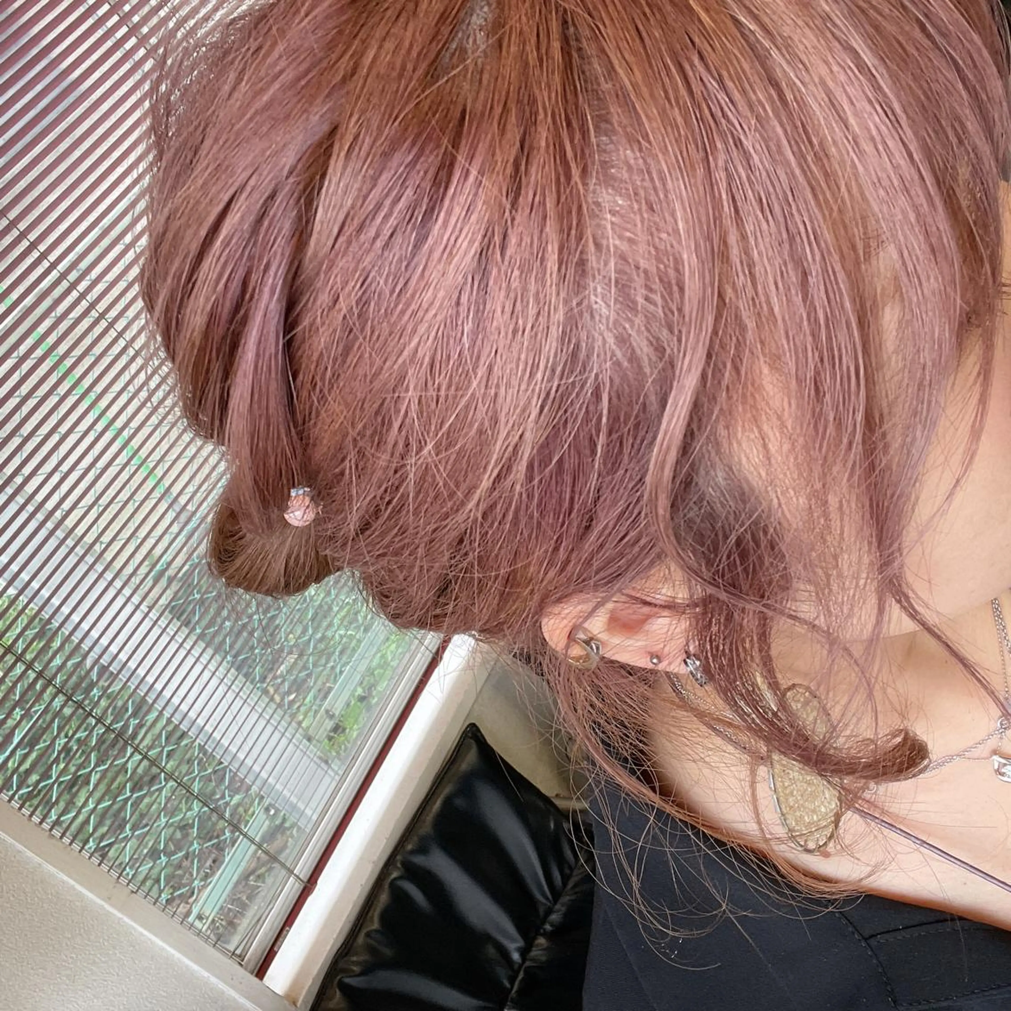 ミディアム カラー 透明感カラー ピンクカラー 佐々木 綾のヘアスタイル