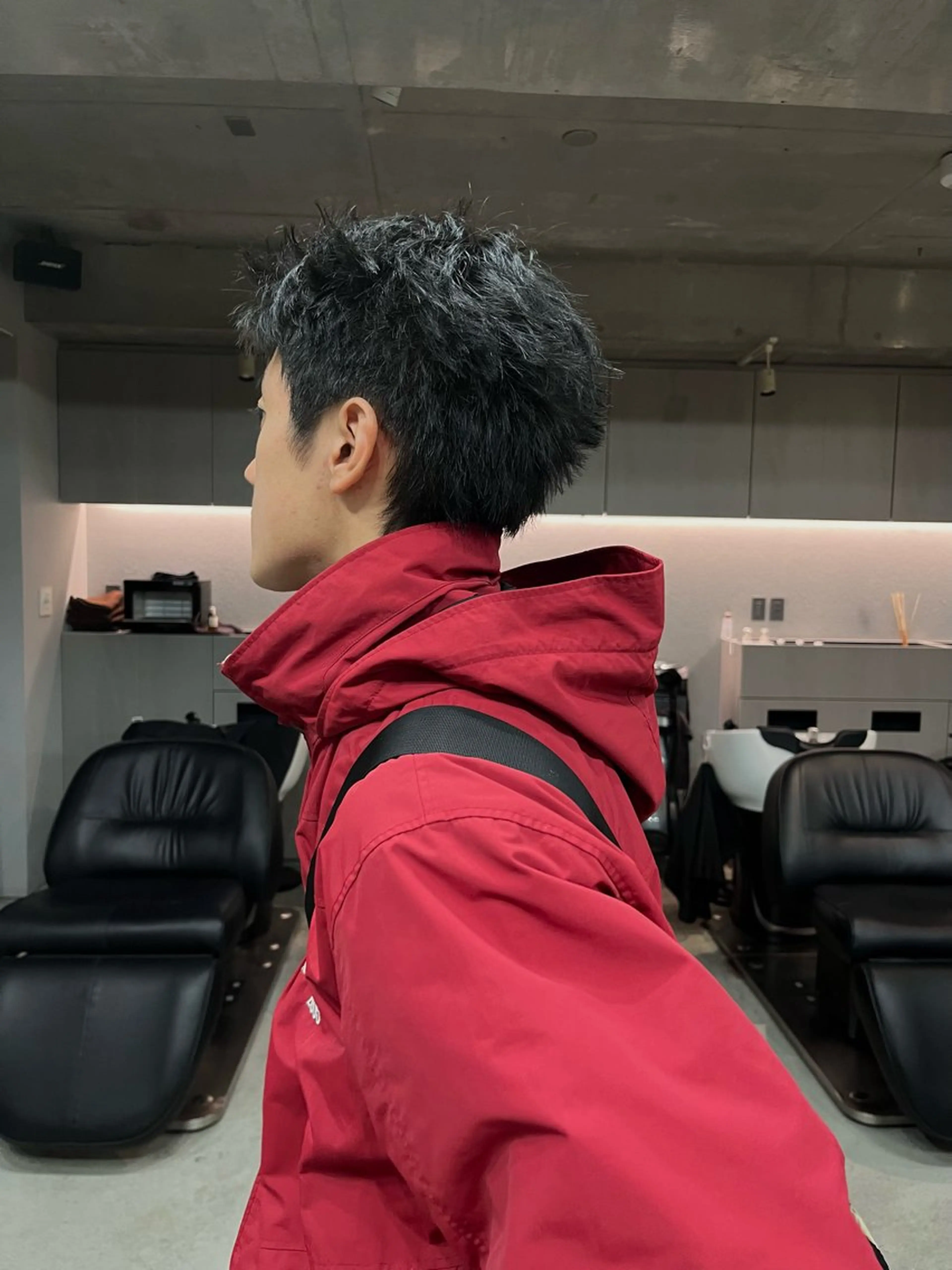 ショート メンズ カット 曲がる縮毛矯正 センターパートのヘアスタイル