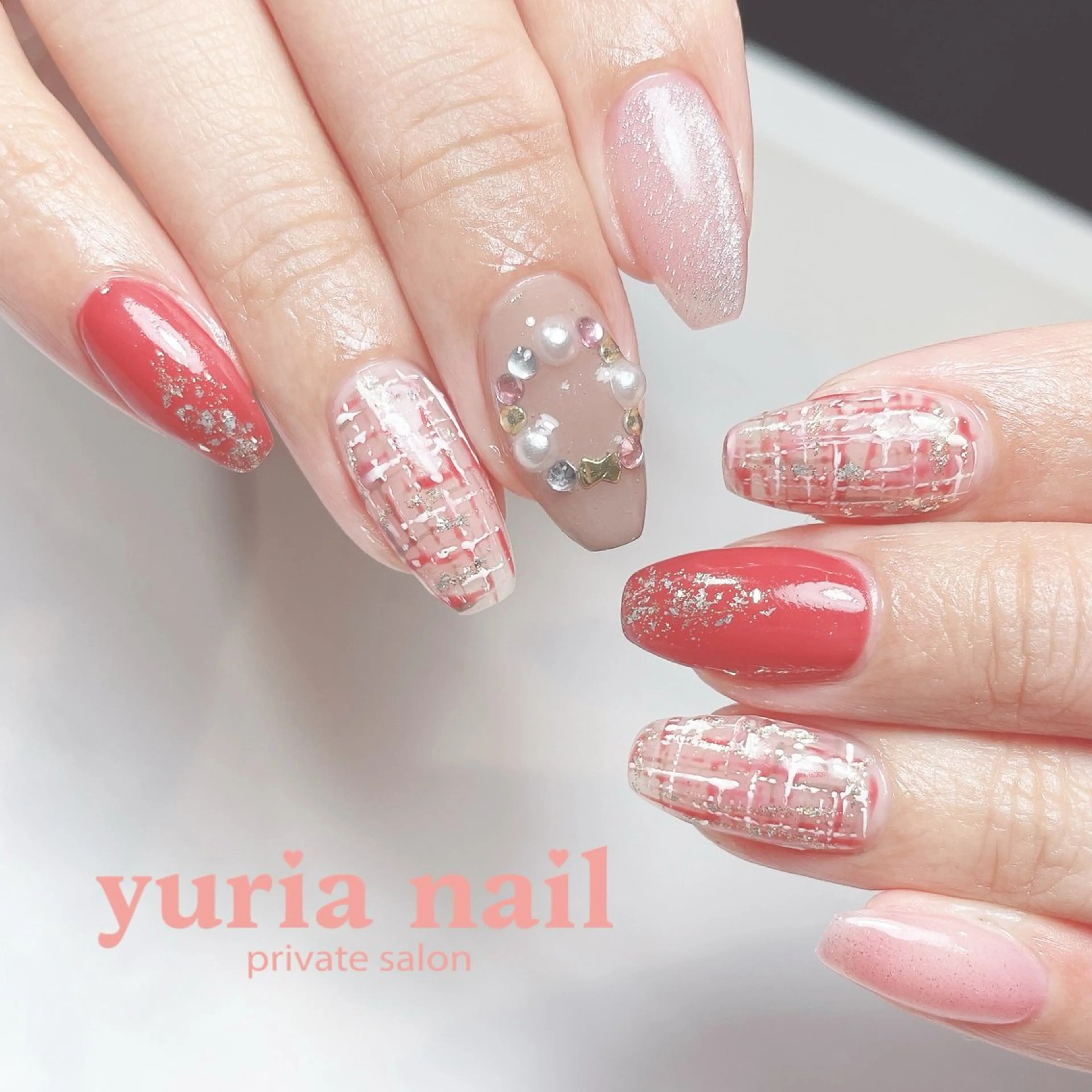ネイル ジェルネイル マグネットネイル ピンク 赤色 ストーンネイル ハンドネイル 小林 ゆりあのネイルデザイン