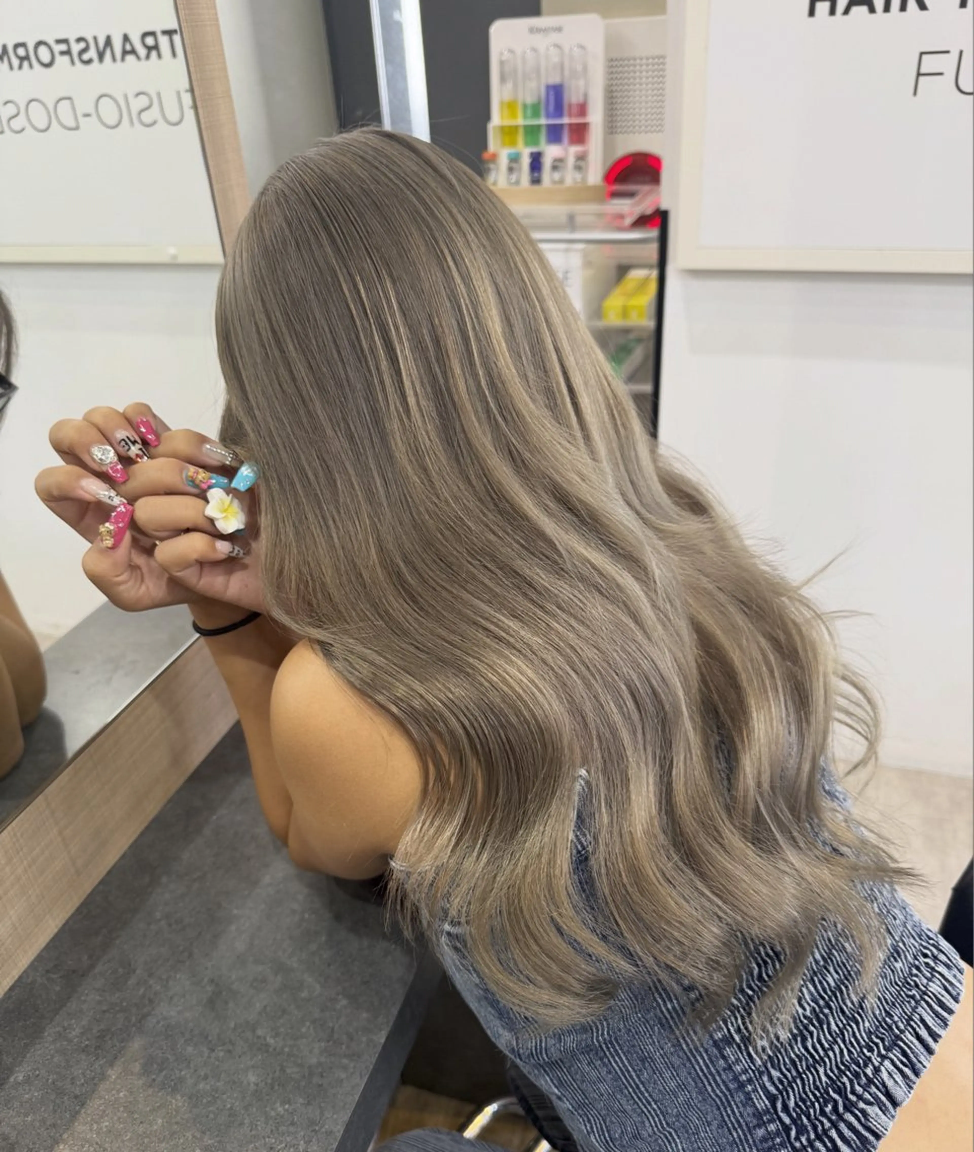 ロング カラー グレージュ カット ヘアカラー 横浜/ケアブリーチ /人毛エクステのヘアスタイル