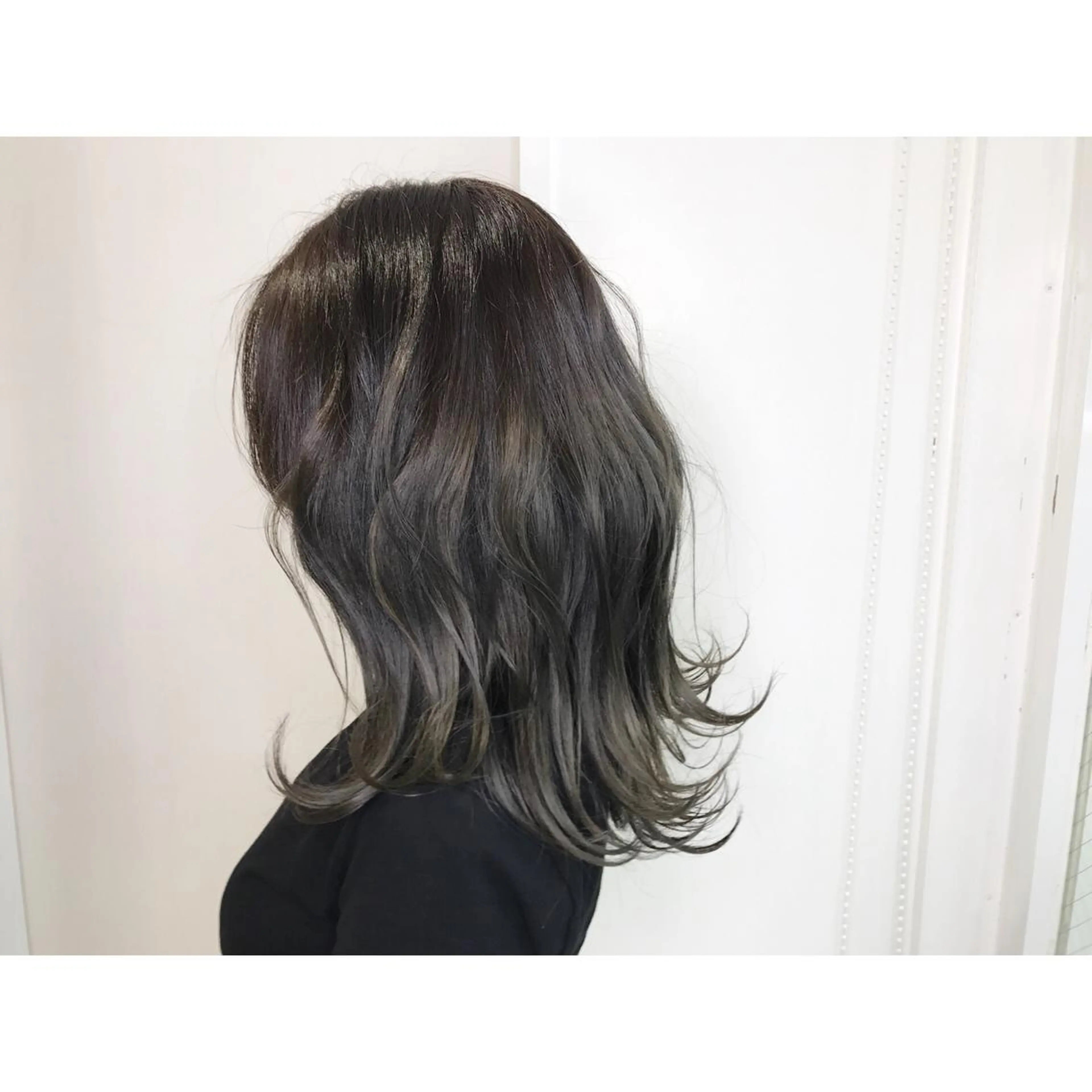 ロング カラー アッシュ アッシュグレー アッシュグレージュ ベージュカラー 透明感カラー 寺山 佳貴のヘアスタイル