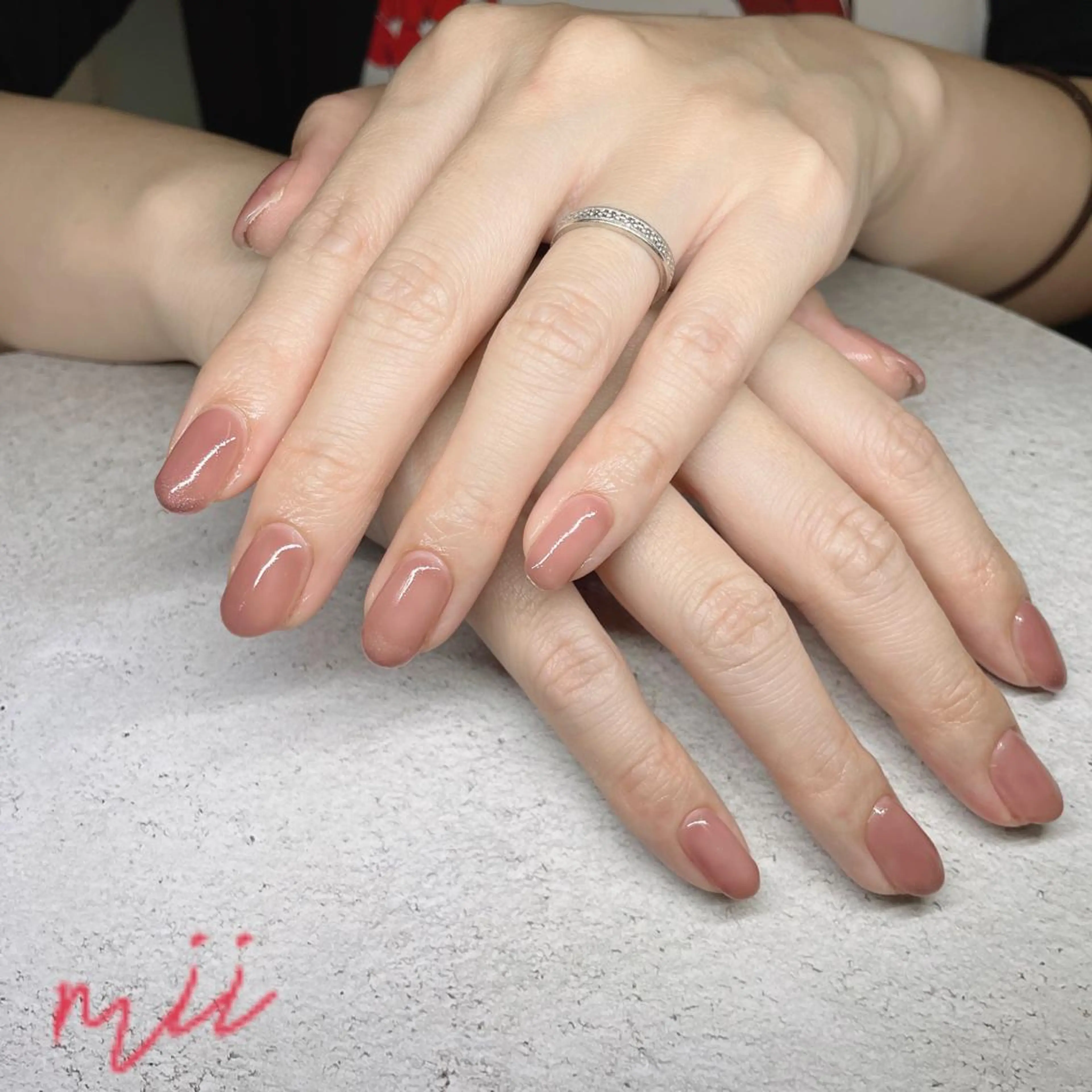 ネイル ミラーネイル ワンカラーネイル ＆robe  mii 🌿のネイルデザイン