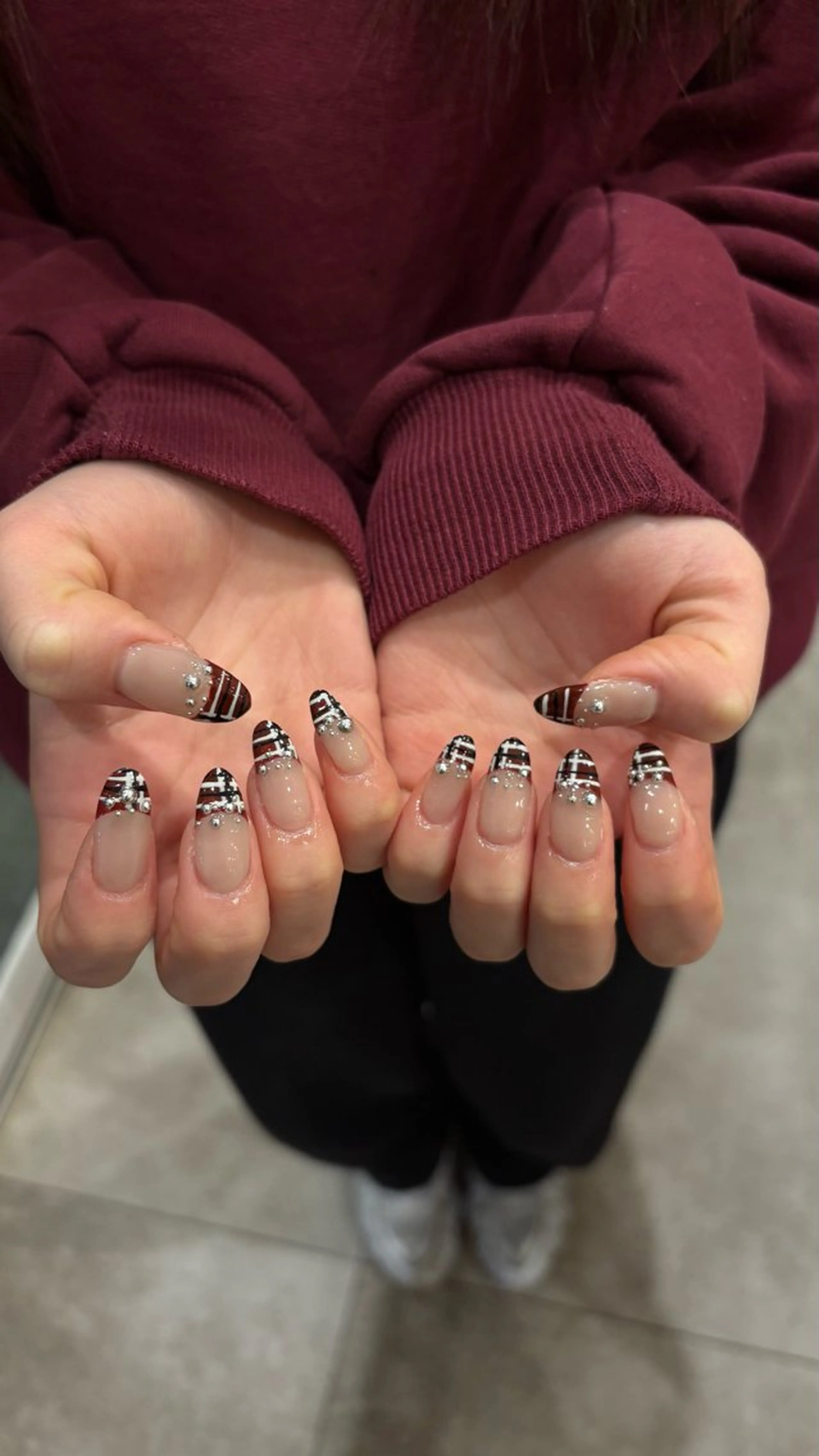 ネイル しおん🎶｜ひと 癖ニュアンス｜個性派のネイルデザイン