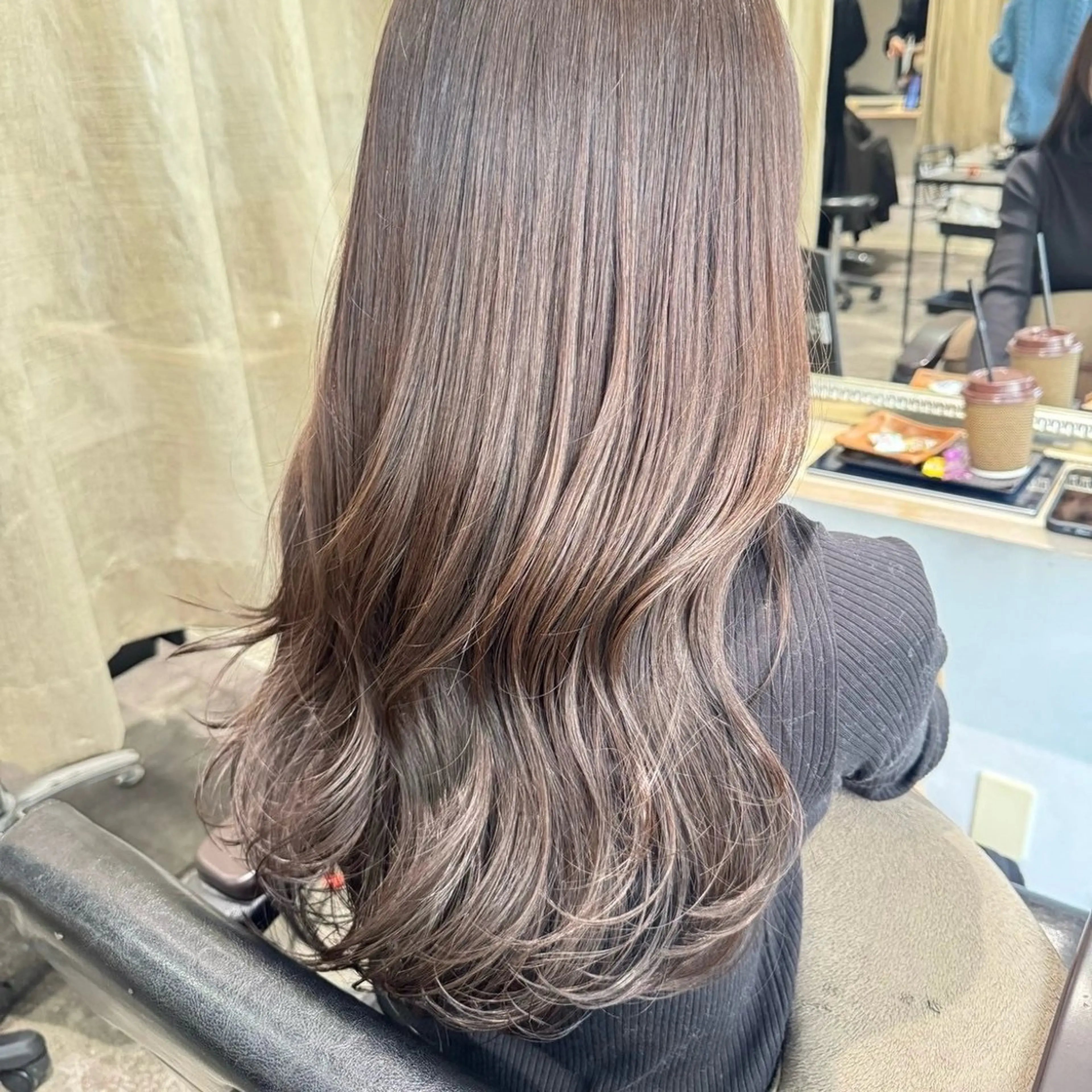 ロング カラー ベージュカラー 透明感カラー カット ヘアカラー トリートメント マエダルイ🌐 レイヤースタイルのヘアスタイル
