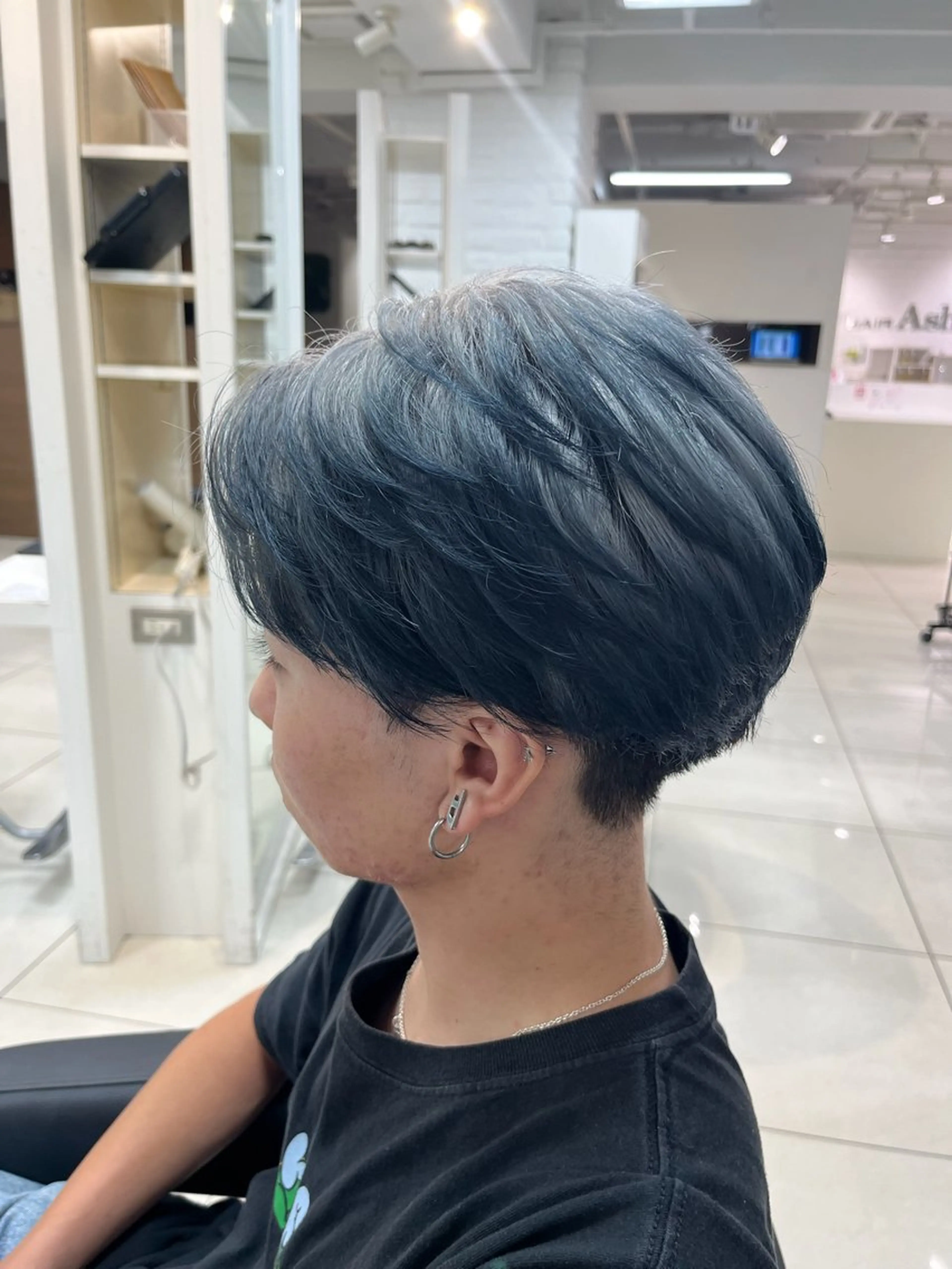 ショート カラー メンズ マッシュ 刈り上げ ブルーカラー ブルージュ グラデーションカラー 【メンズ縮毛矯正/ Ryokaのヘアスタイル