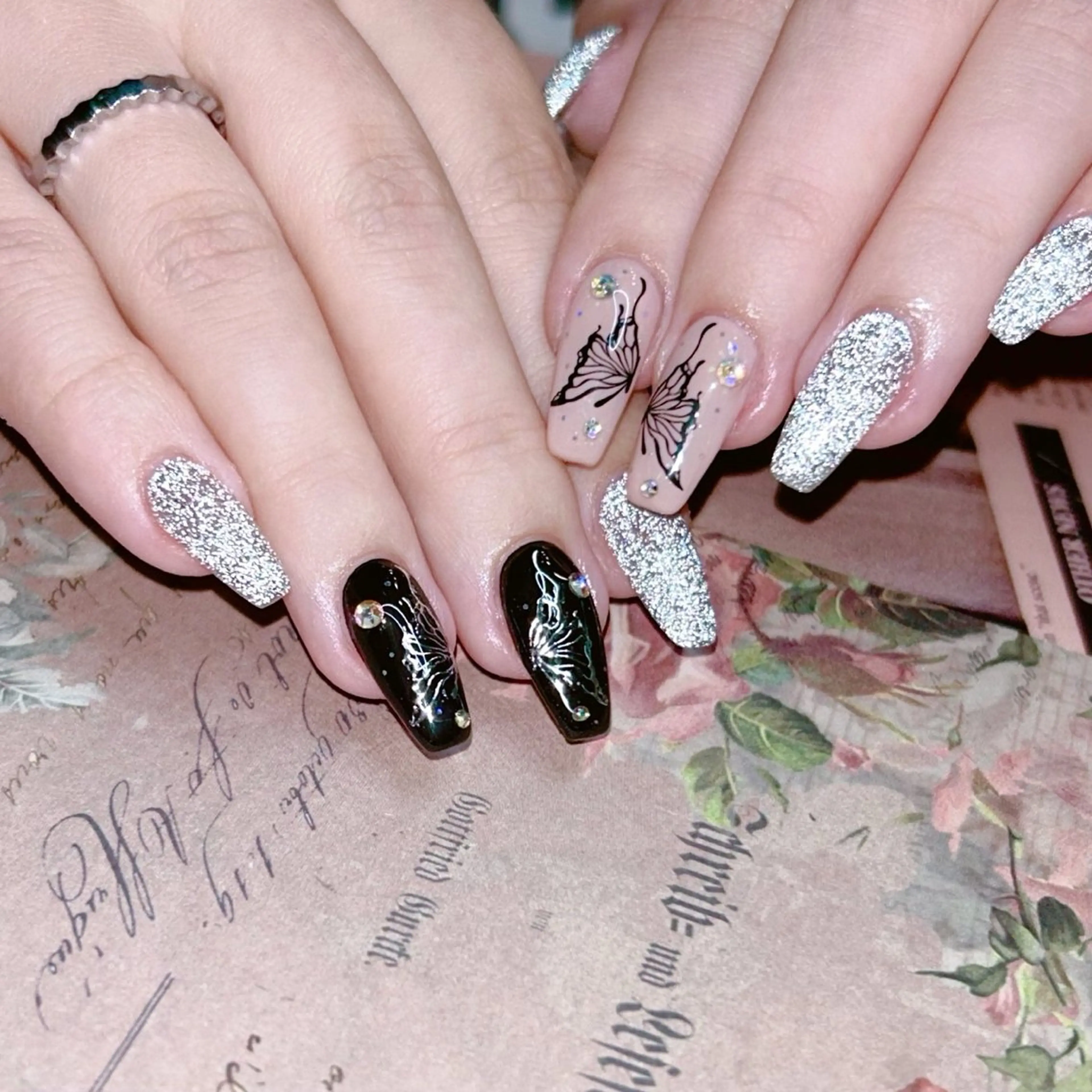 ネイル ハンドネイル NOI ROUGEのネイルデザイン