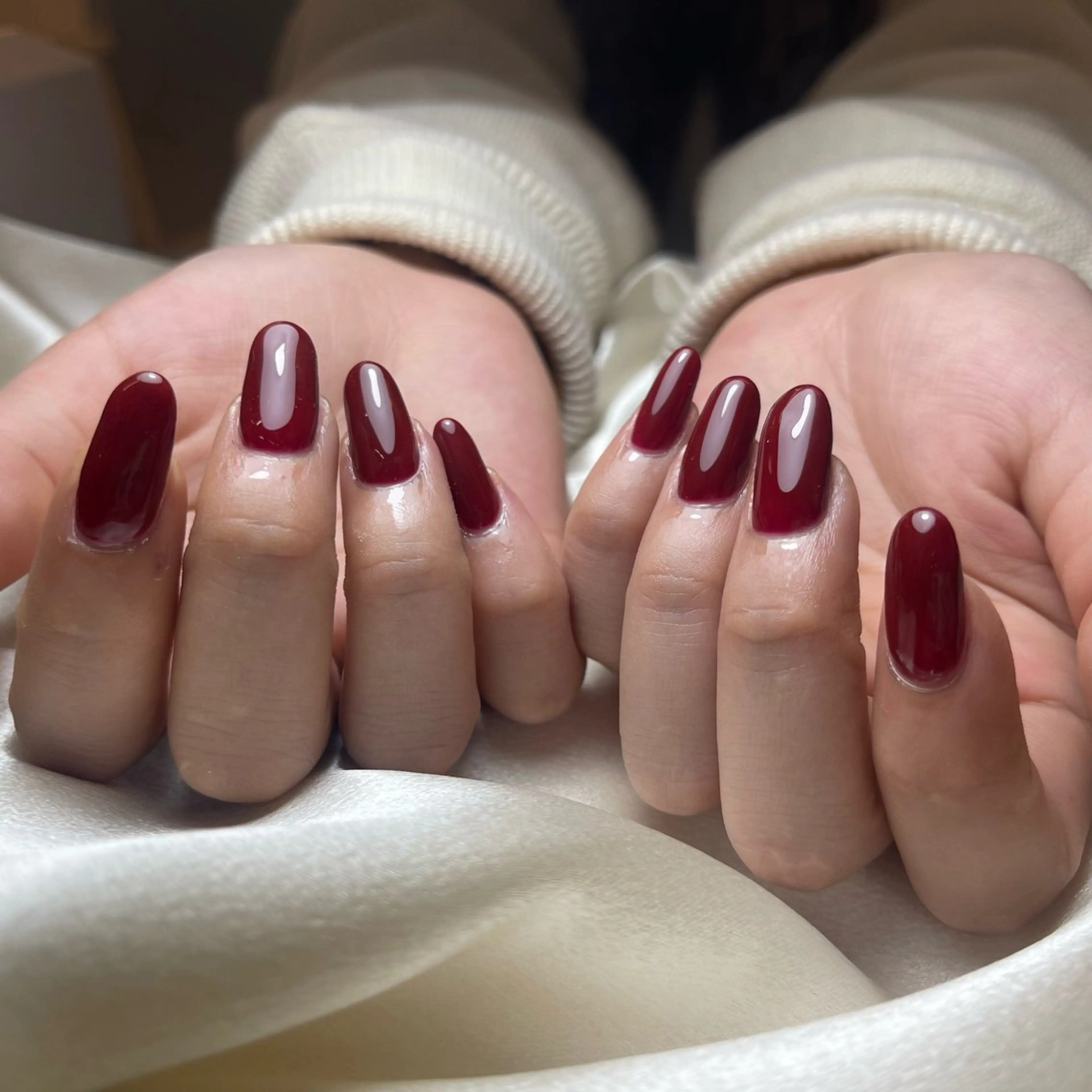 ネイル ボルドー ワンカラーネイル ハンドネイル 🧁fein. nana🩵のネイルデザイン