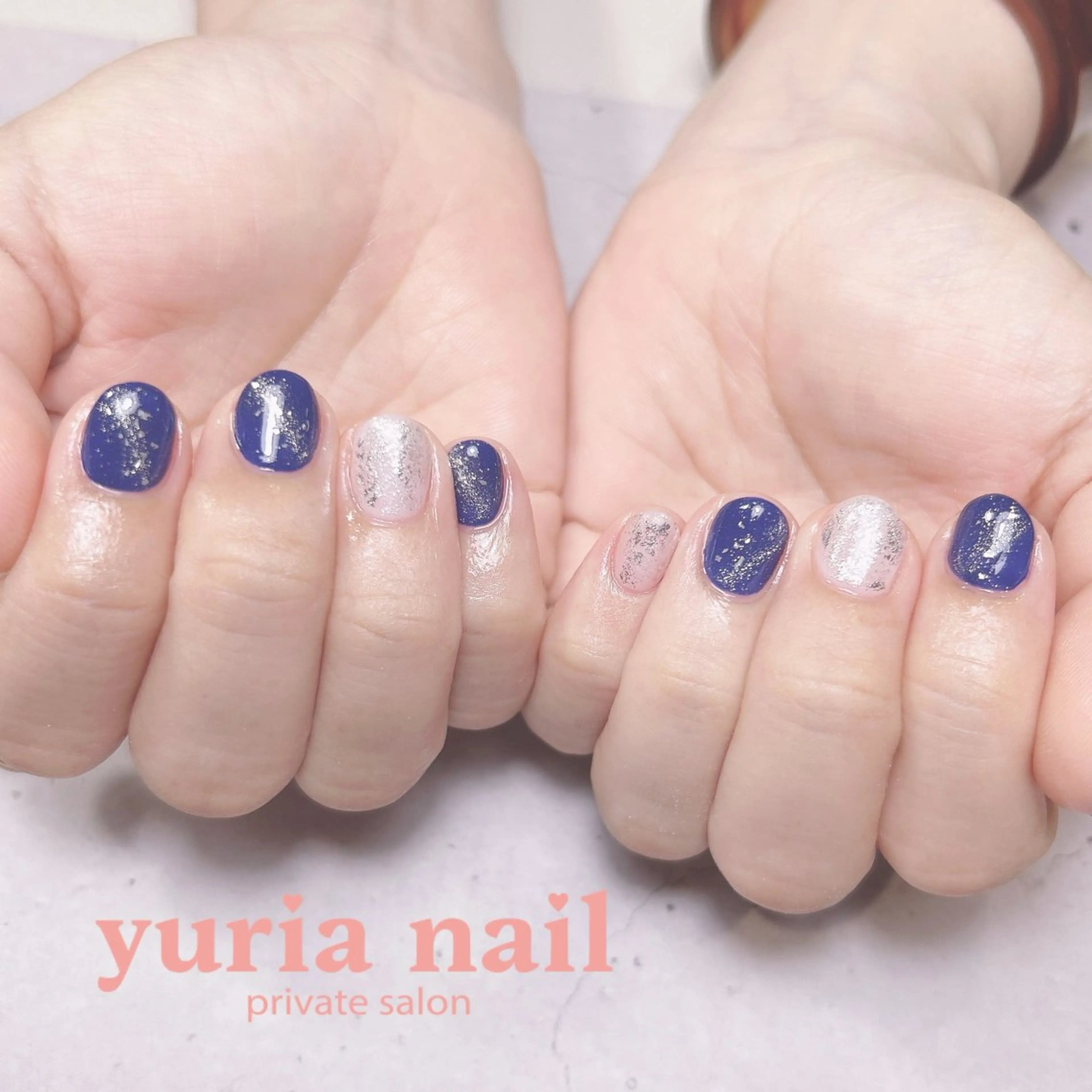 ネイル ラメ(グリッター) ネイビー シルバー ホワイト ハンドネイル 小林 ゆりあのネイルデザイン