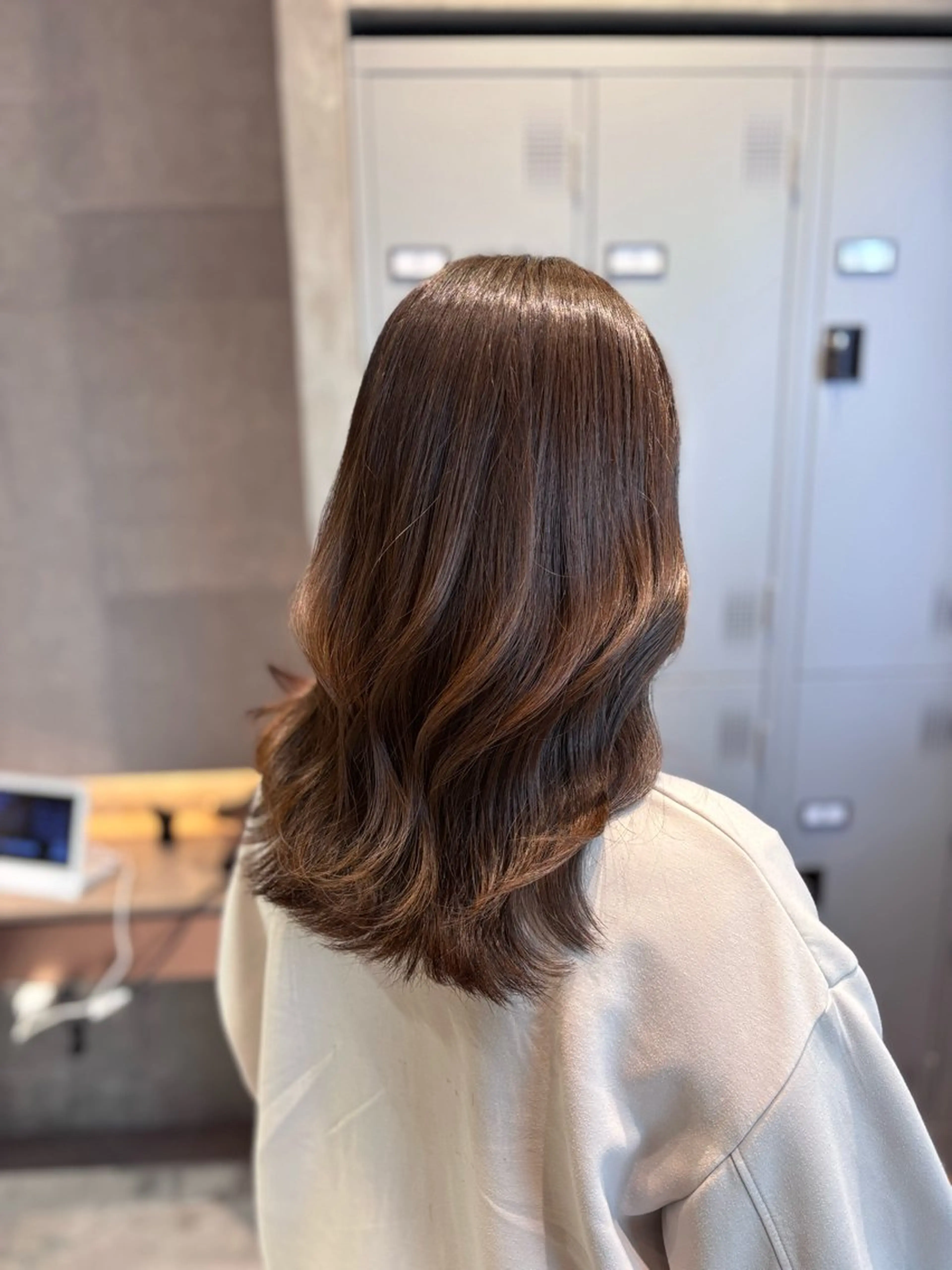 ミディアム カラー カット ヘアカラー トリートメント overhair : shinmaのヘアスタイル