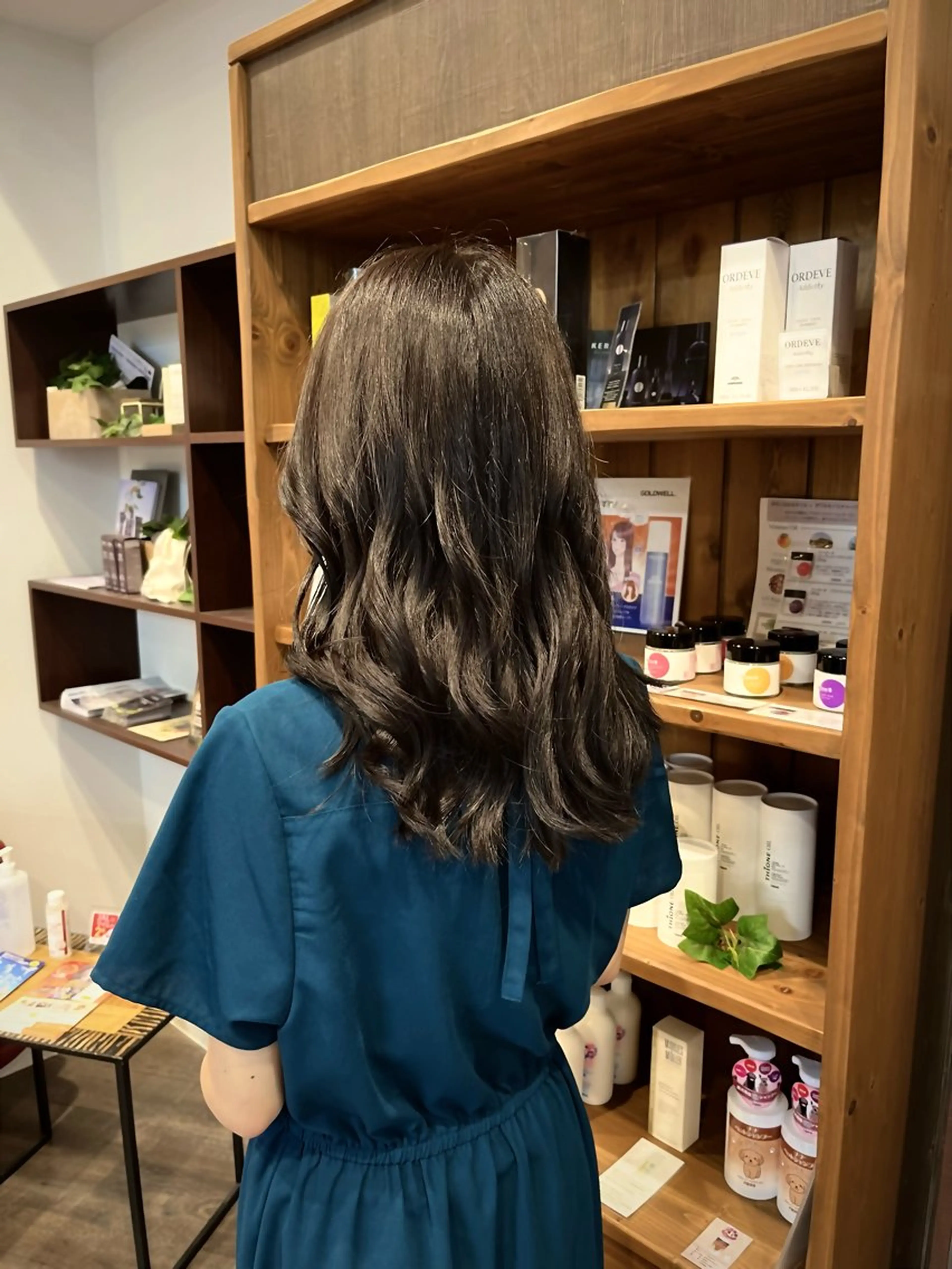 ミディアム カラー カット パーマ 髪質改善、パーマ 山崎純生のヘアスタイル