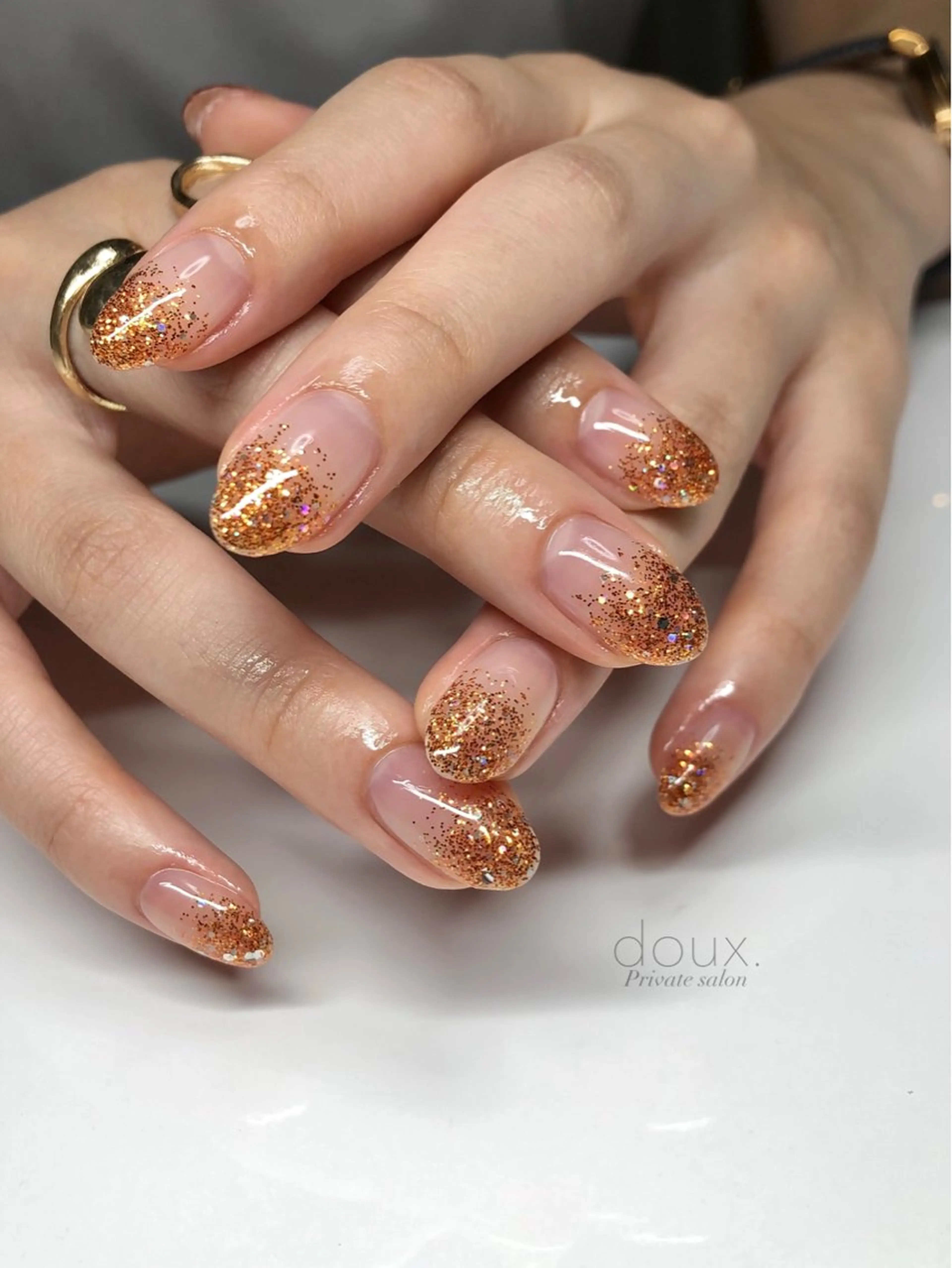 ネイル べっ甲ネイル グラデーション 韓国ネイル ラメ(グリッター) ラメグラデーション ハンドネイル doux. nailのネイルデザイン