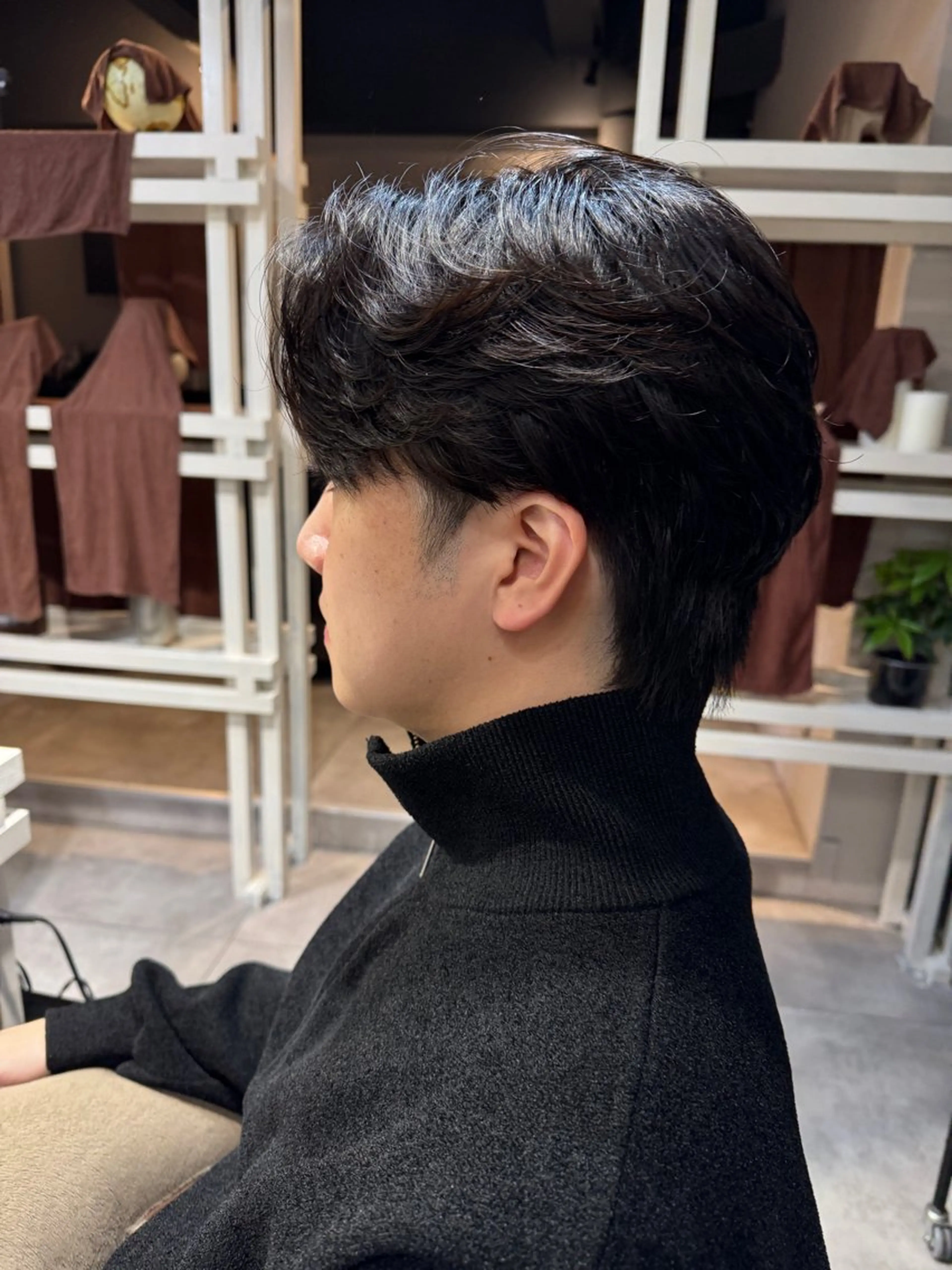 ミディアム パーマ メンズ ミディアムパーマ フェザーパーマ メンズパーマ ニュアンスパーマ Dxxxx III所属・似合う髪型が 分からない方へのヘアスタイル