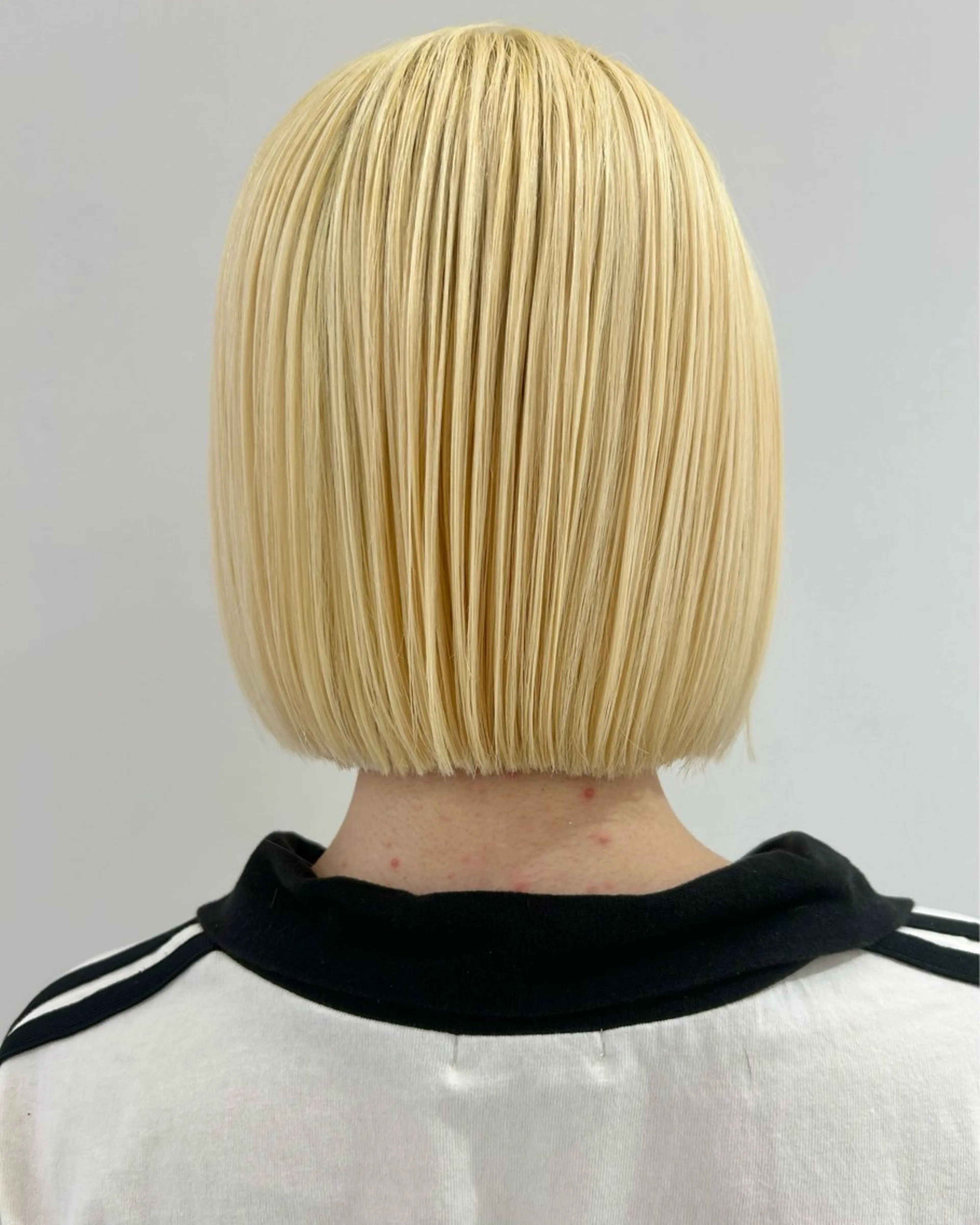 ショート カラー ブリーチ 抜きっぱなしブロンド ボブ カット ヘアカラー トリートメント ハイトーン/ブリーチ 似合せカット/パーマのヘアスタイル