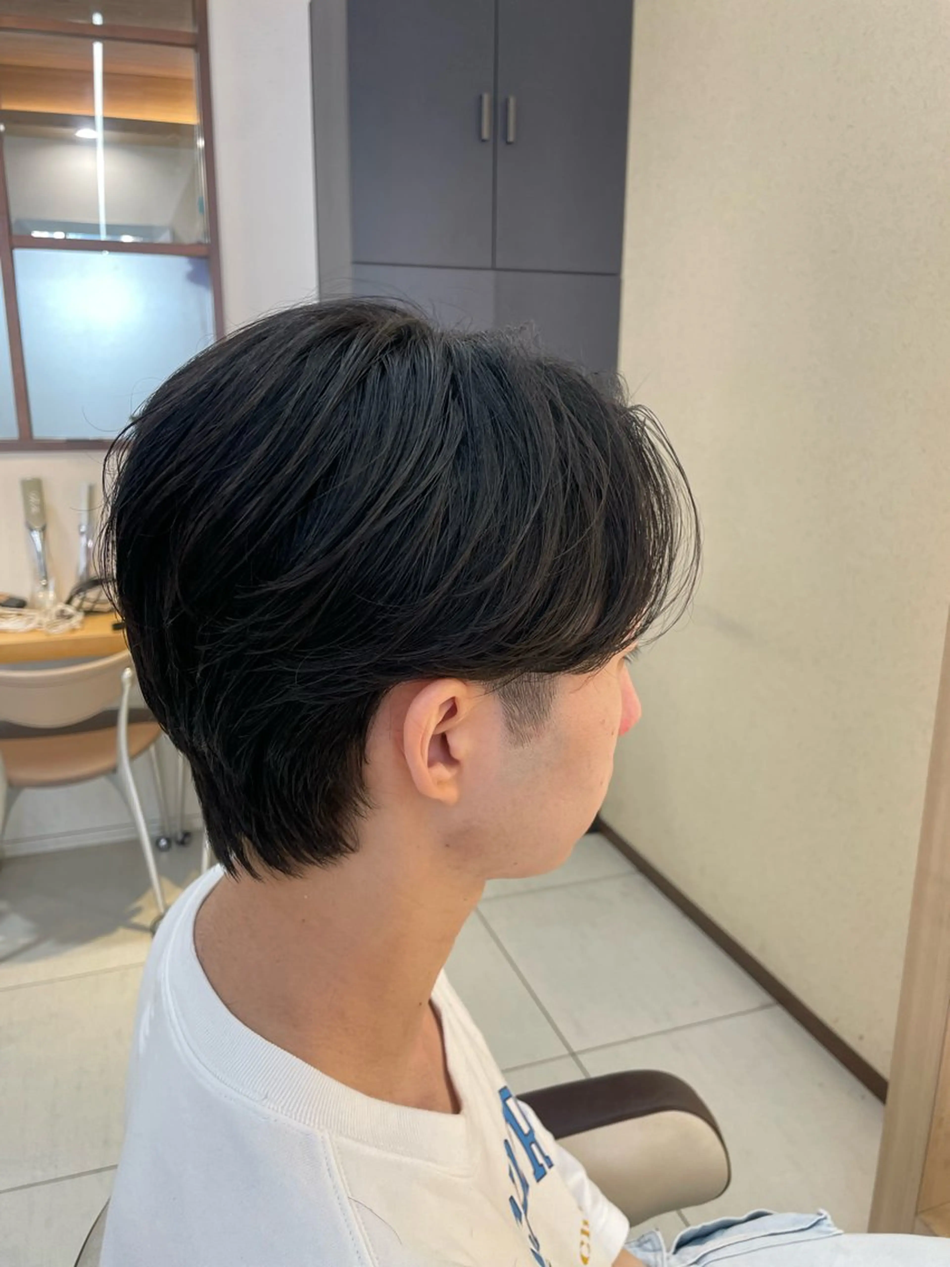 ショート メンズ センターパート 刈り上げ くびれヘア 岩崎 唯人のヘアスタイル