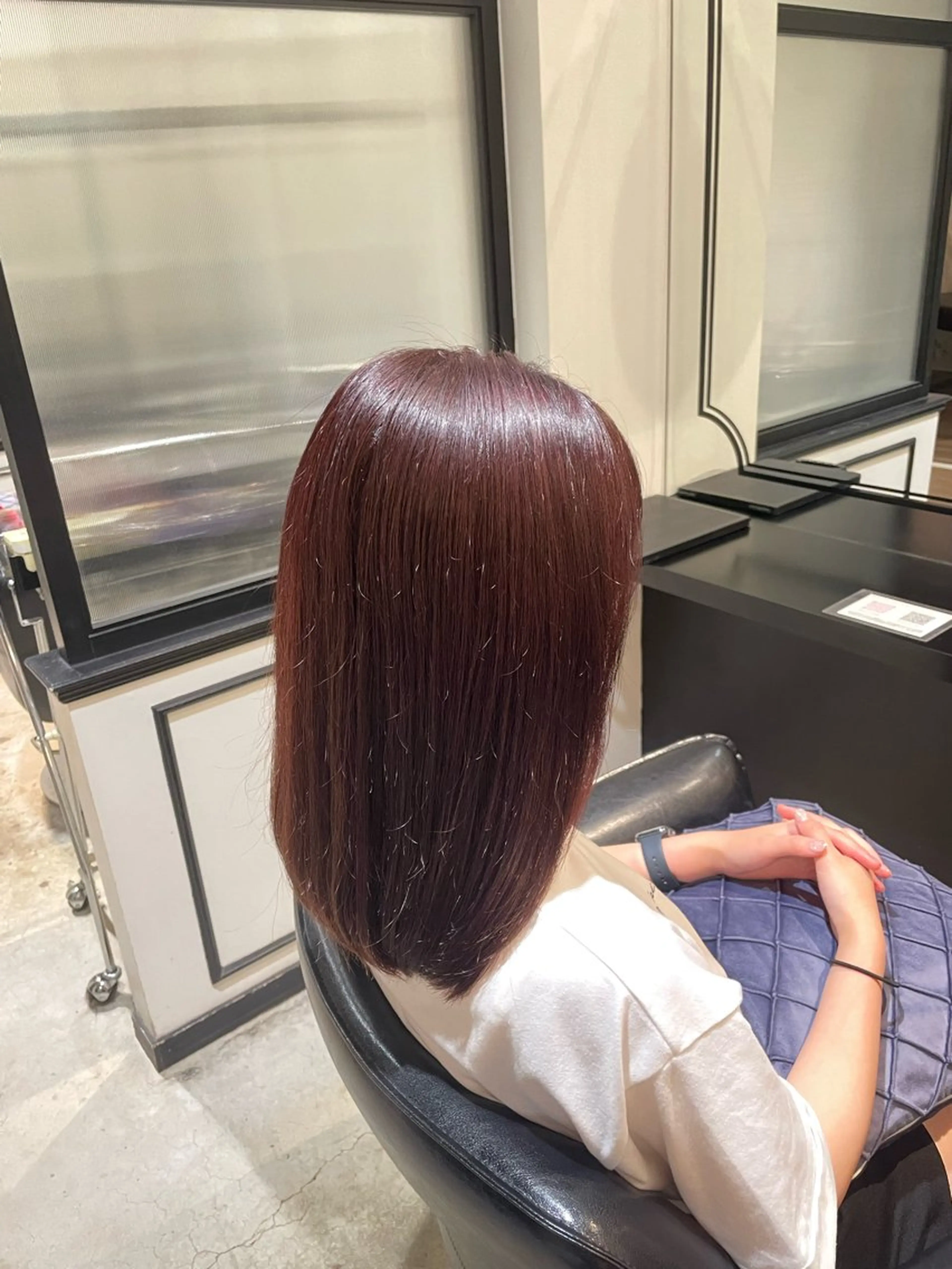 ミディアム カラー ブリーチ ボルドーカラー ブリーチなしカラー feliz🤍 RINAのマツエク・マツパデザイン