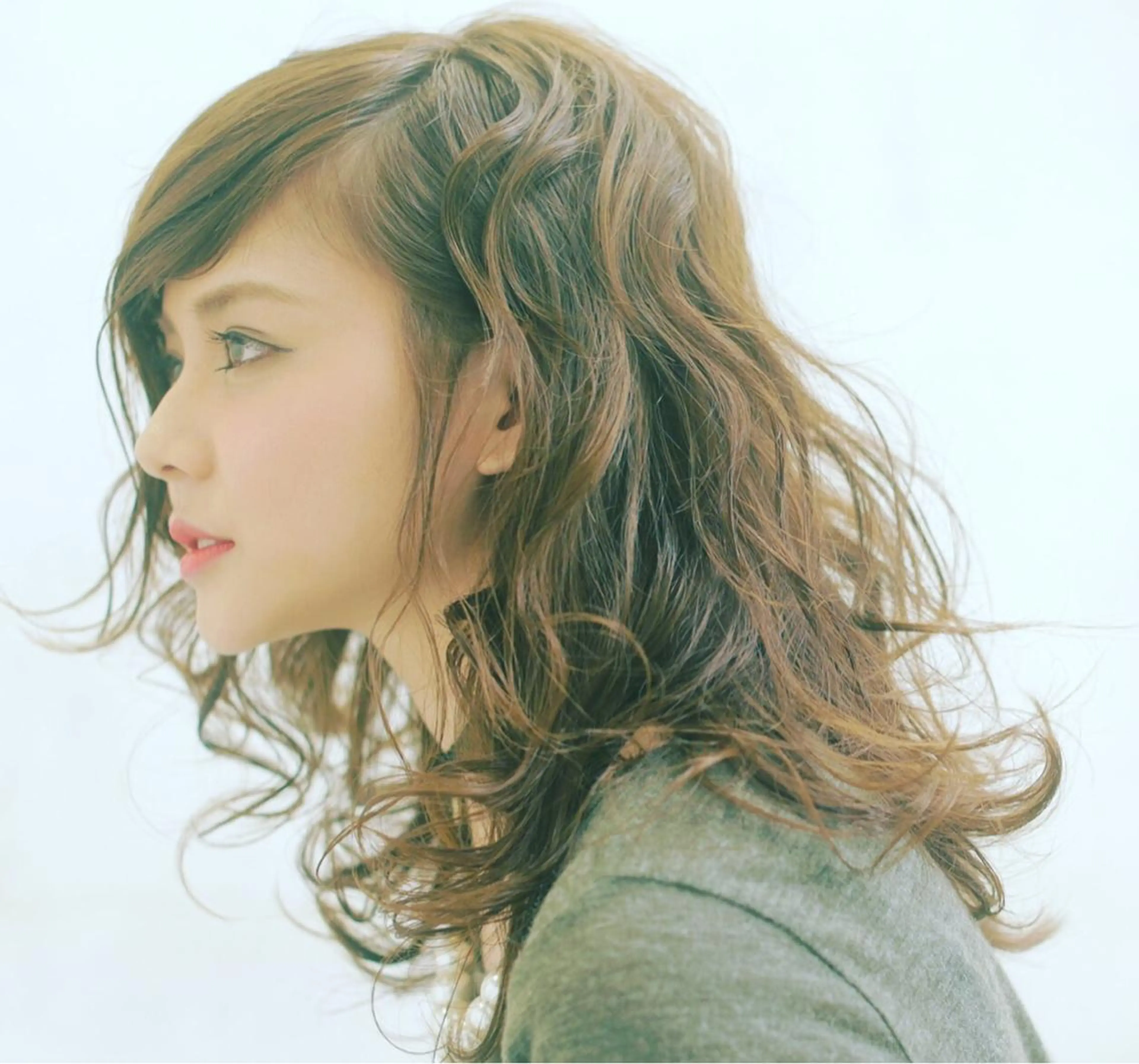 セミロング カラー パーマ ヘアアレンジ セミロングパーマ ブリーチ デザインカット トリートメント 心斎橋 女性 スタイリスト  大阪のヘアスタイル