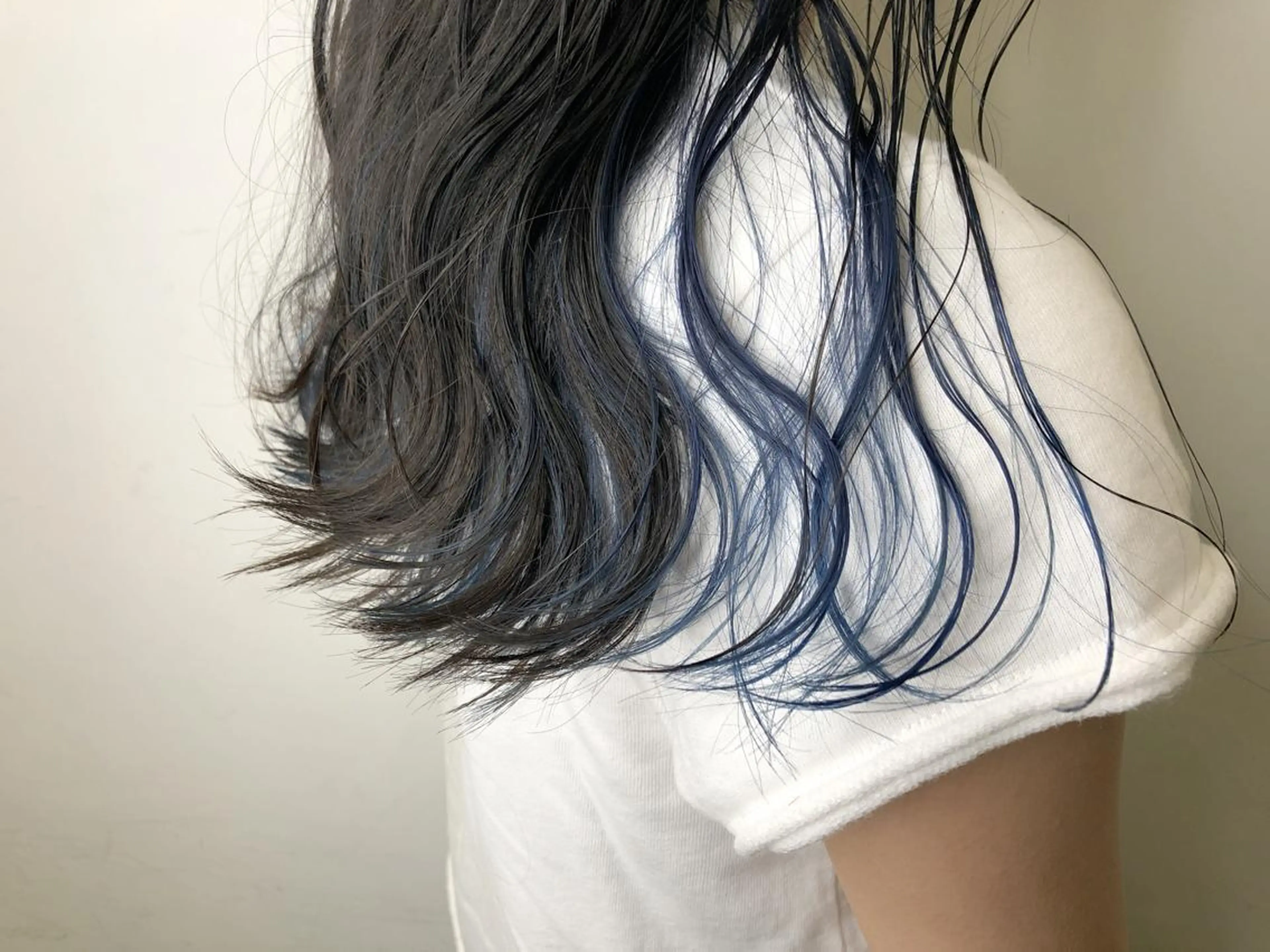 セミロング メンズ レイヤー ウルフ 弓木啓輔のヘアスタイル