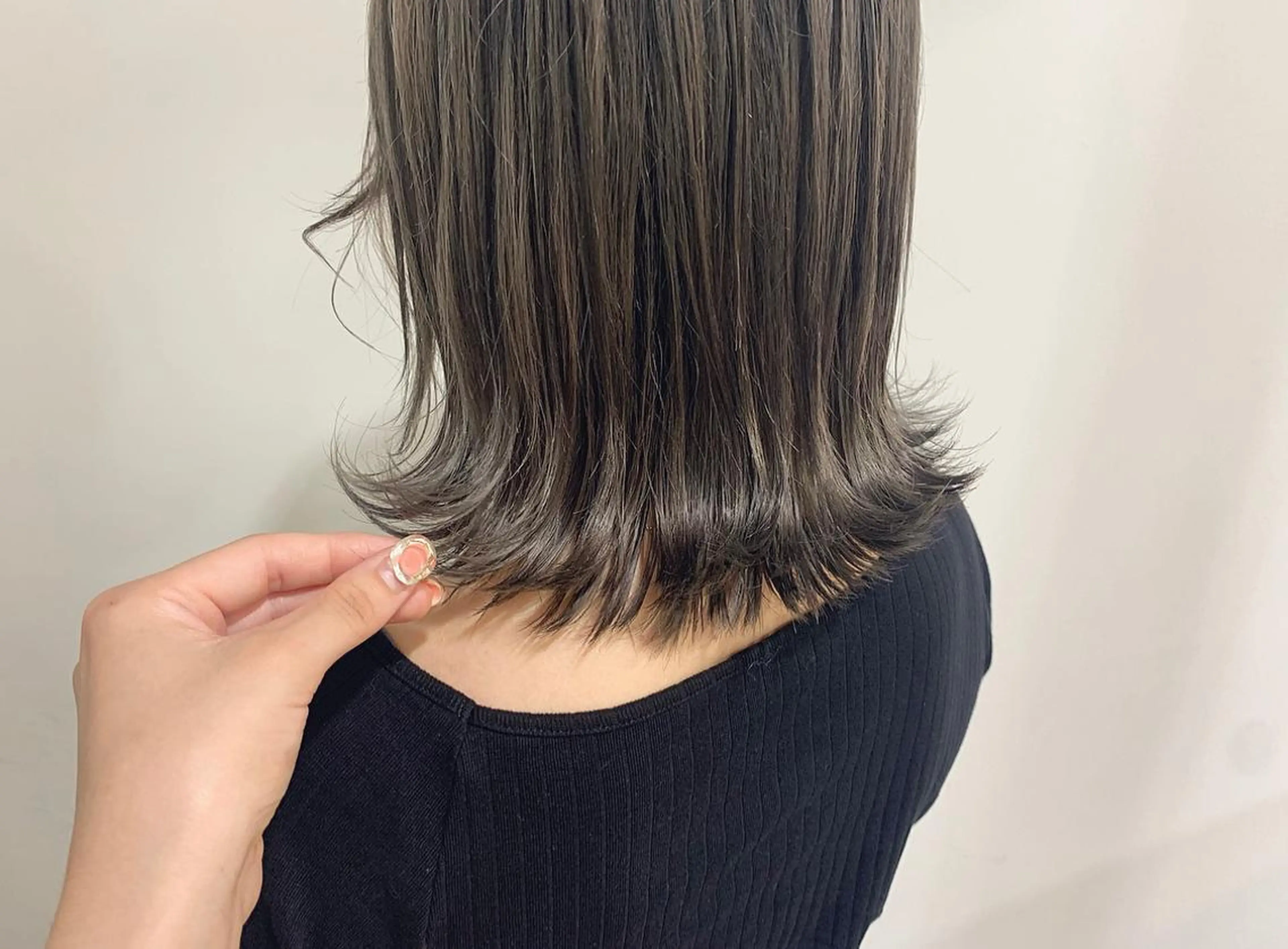 ミディアム カラー ヘアアレンジ ブリーチ グレージュ シアーグレージュ ヘアカラー トリートメント たかいわ みきのヘアスタイル