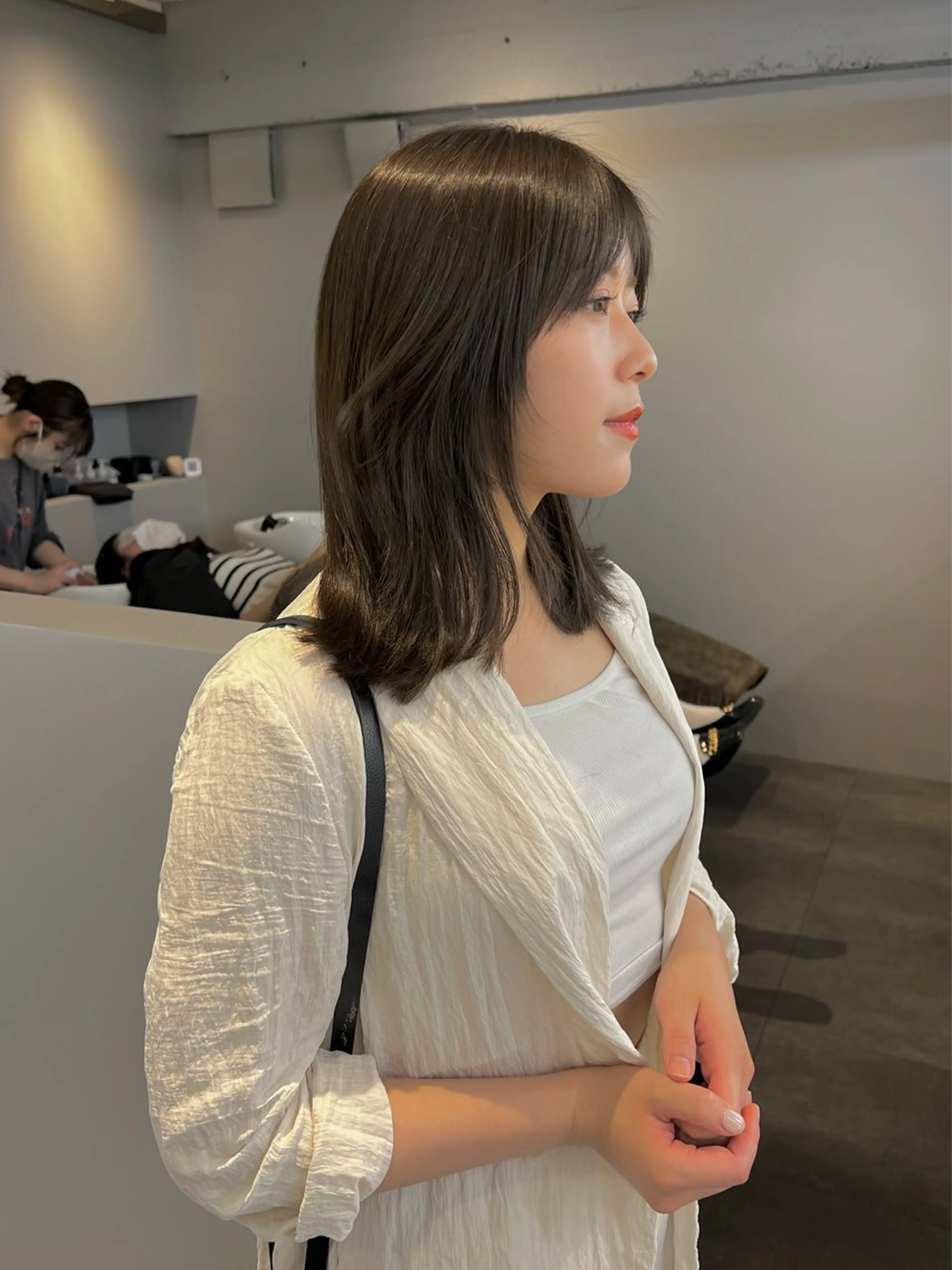 ミディアム カラー オリーブカラー 柔らかブラウン/顔周 りレイヤー♡ユウシのヘアスタイル