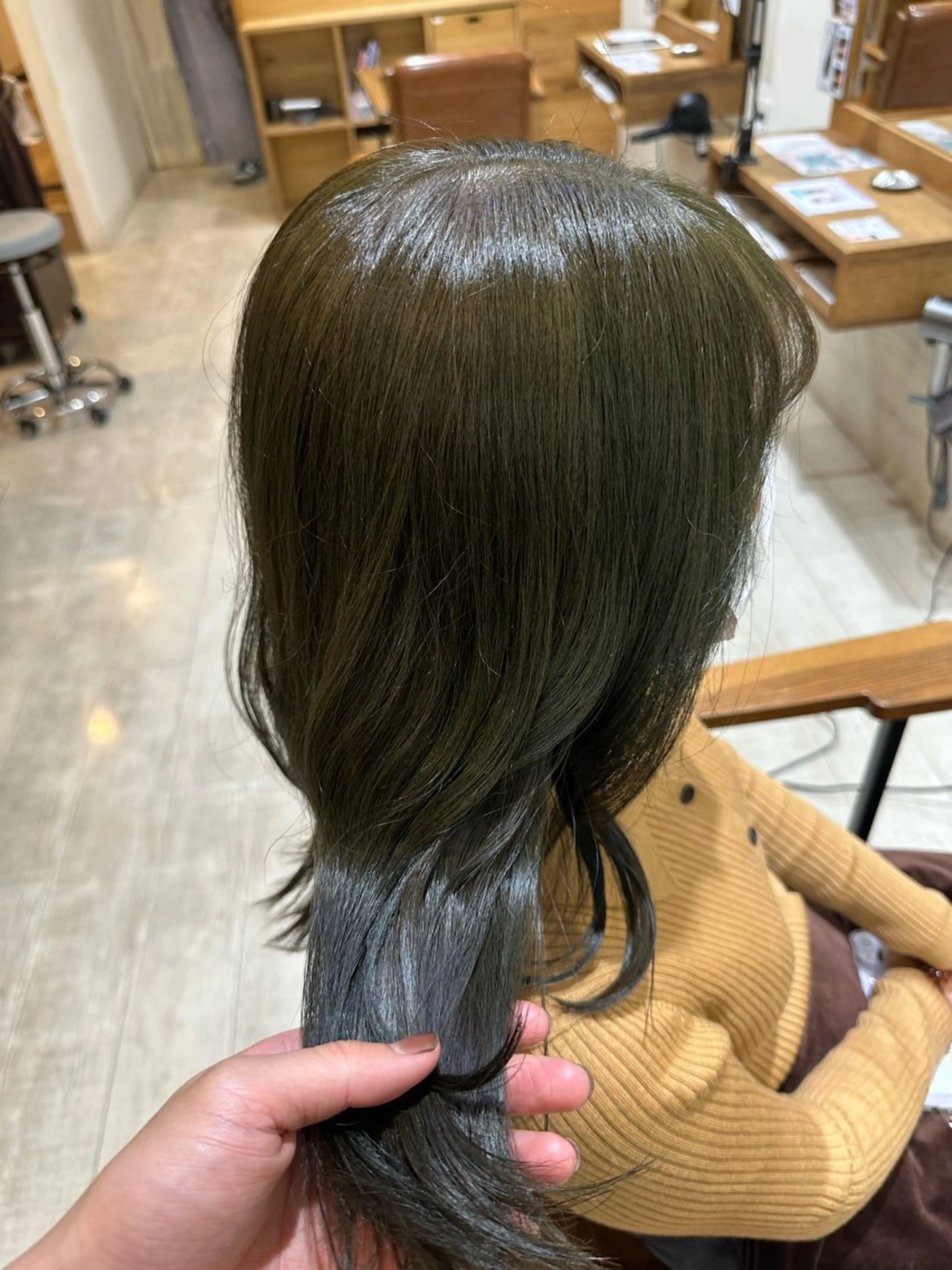 ミディアム カラー ベージュカラー ブリーチ ブリーチなしカラー オリーブベージュ 透明感カラー/韓国風 /髪質改善/ゴトウのヘアスタイル