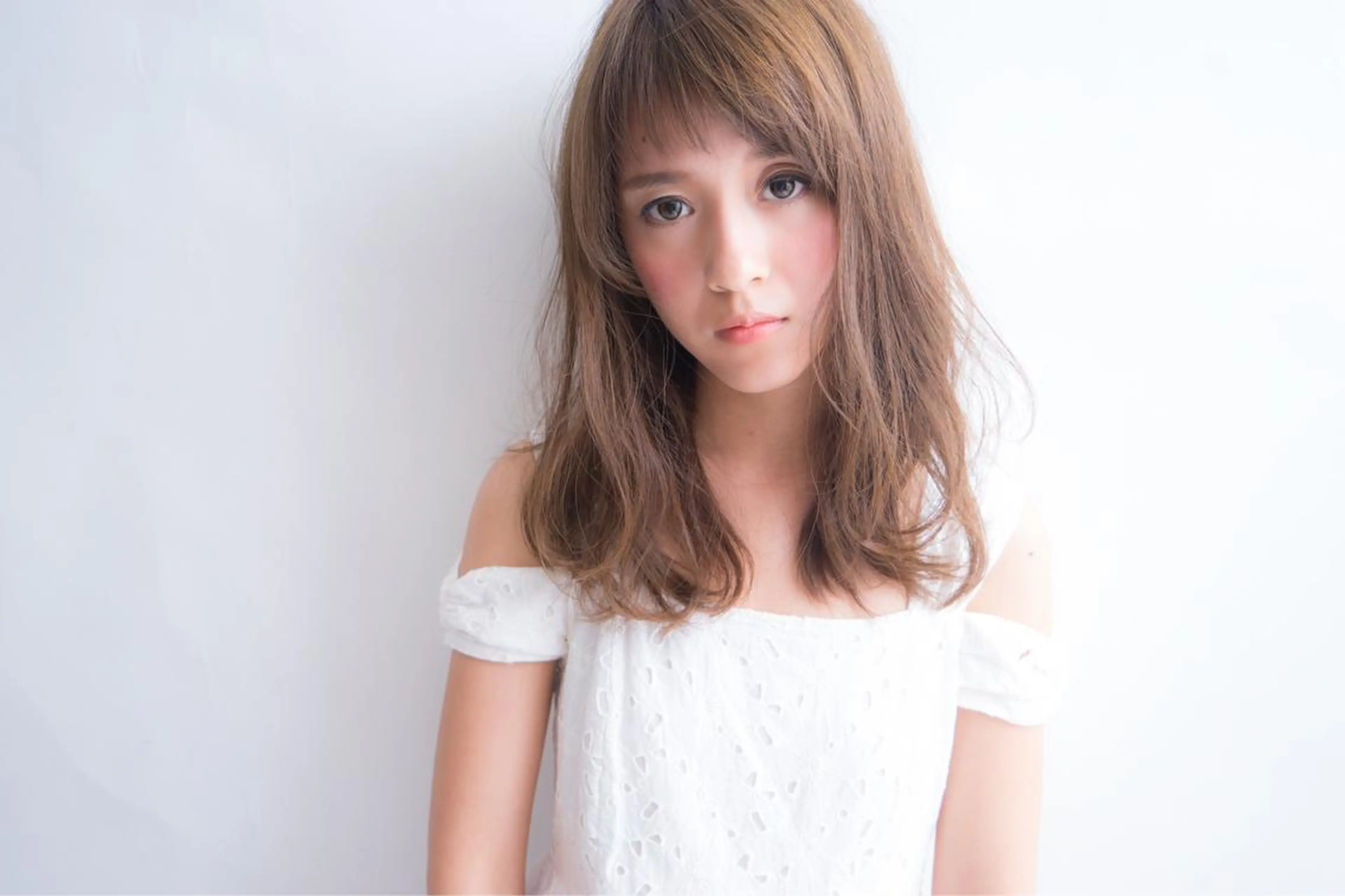 ミディアム ヘアールーム アートのヘアスタイル