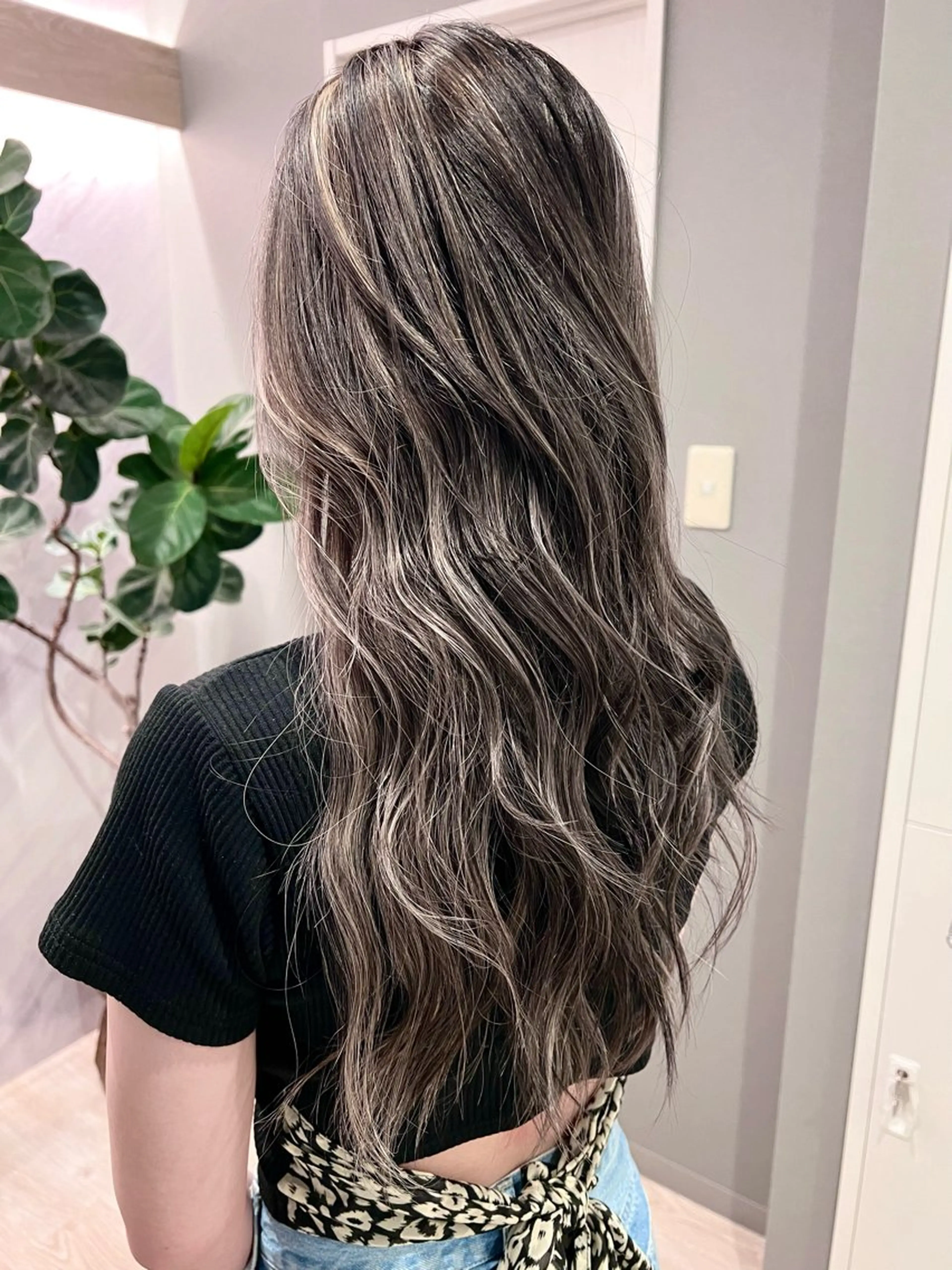 セミロング ハイライト ヘアカラー トリートメント ブリーチ毛に縮毛矯正 ✨カラー✨山田 正幸のヘアスタイル