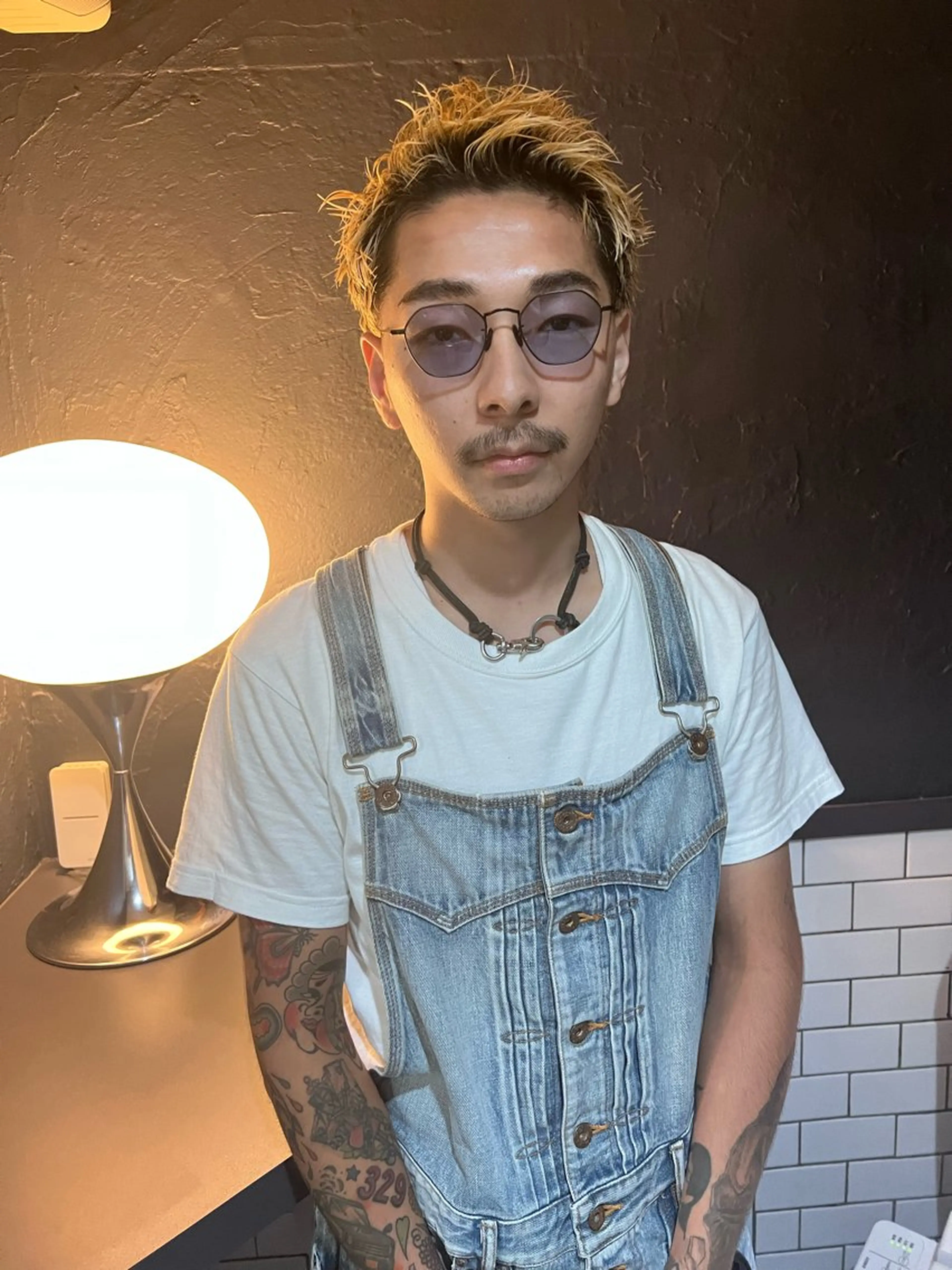 ショート カラー パーマ メンズ メンズブリーチ メンズパーマ ブリーチ 退色まで透明感ある ダブルカラー/リクのヘアスタイル