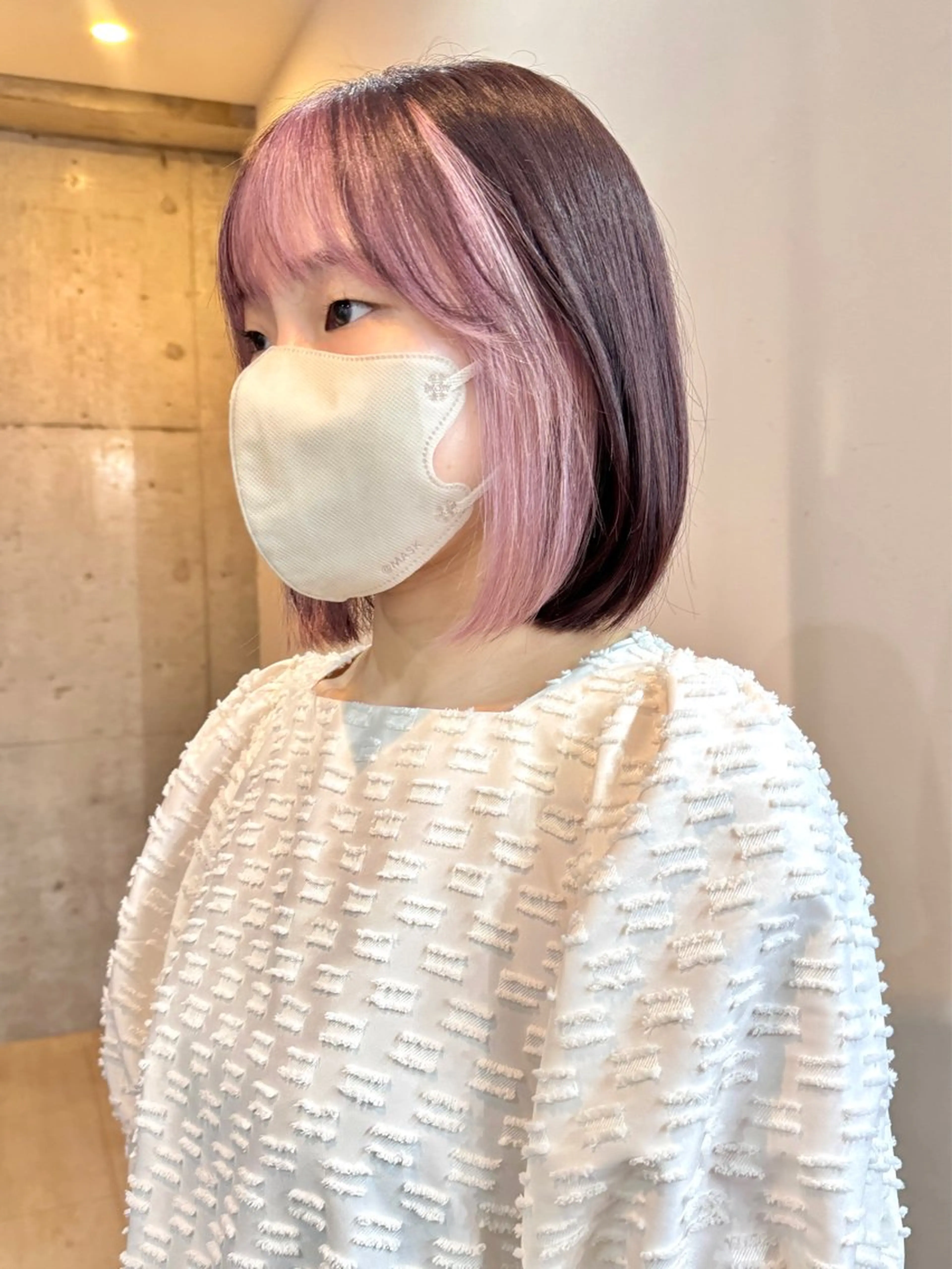 ショート カラー ピンクカラー ホワイトピンク ヘアカラー 切りっぱなしボブ/ ブリーチカラー/大塚のヘアスタイル