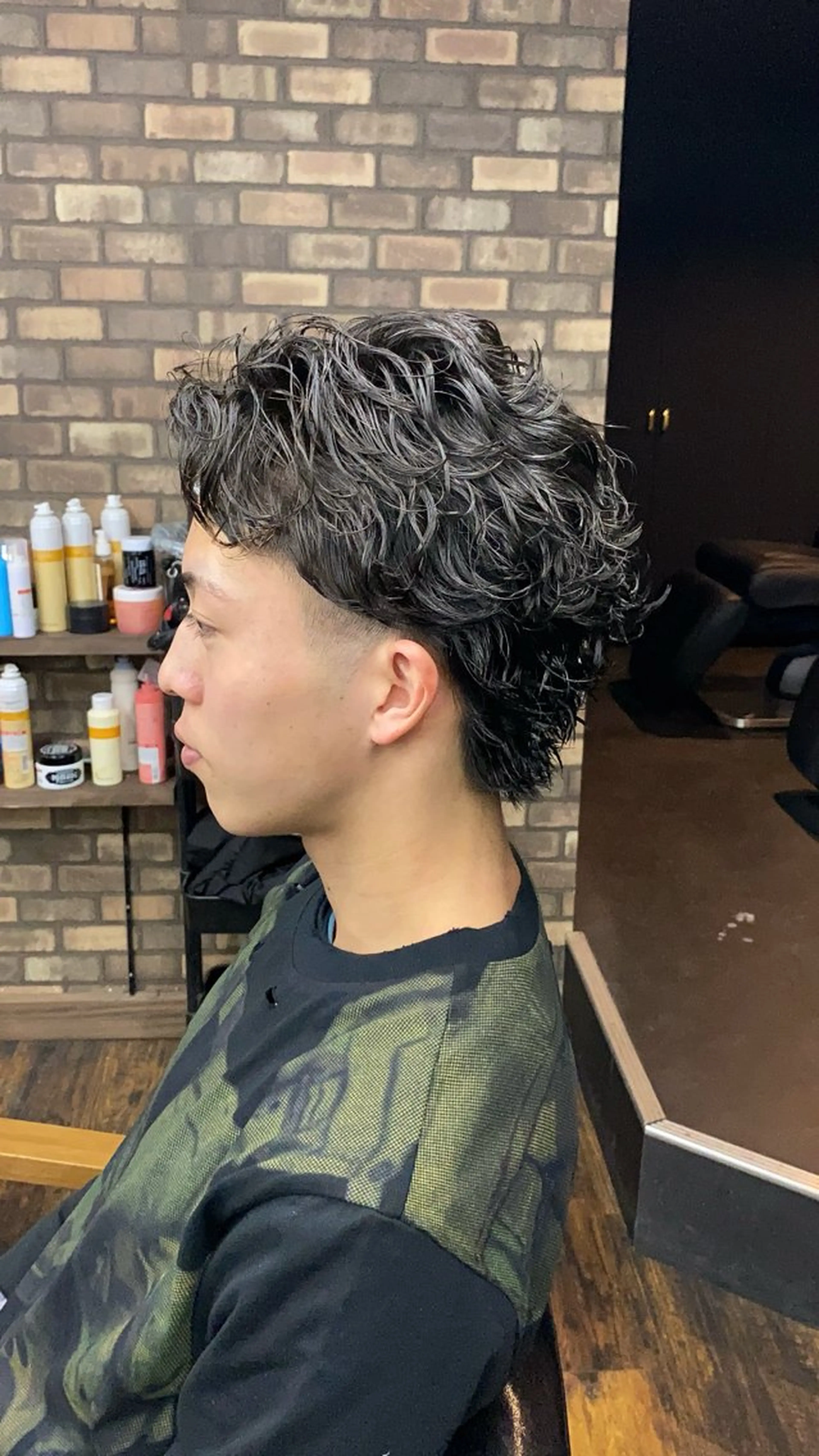 ショート パーマ メンズ 三谷 仁のヘアスタイル
