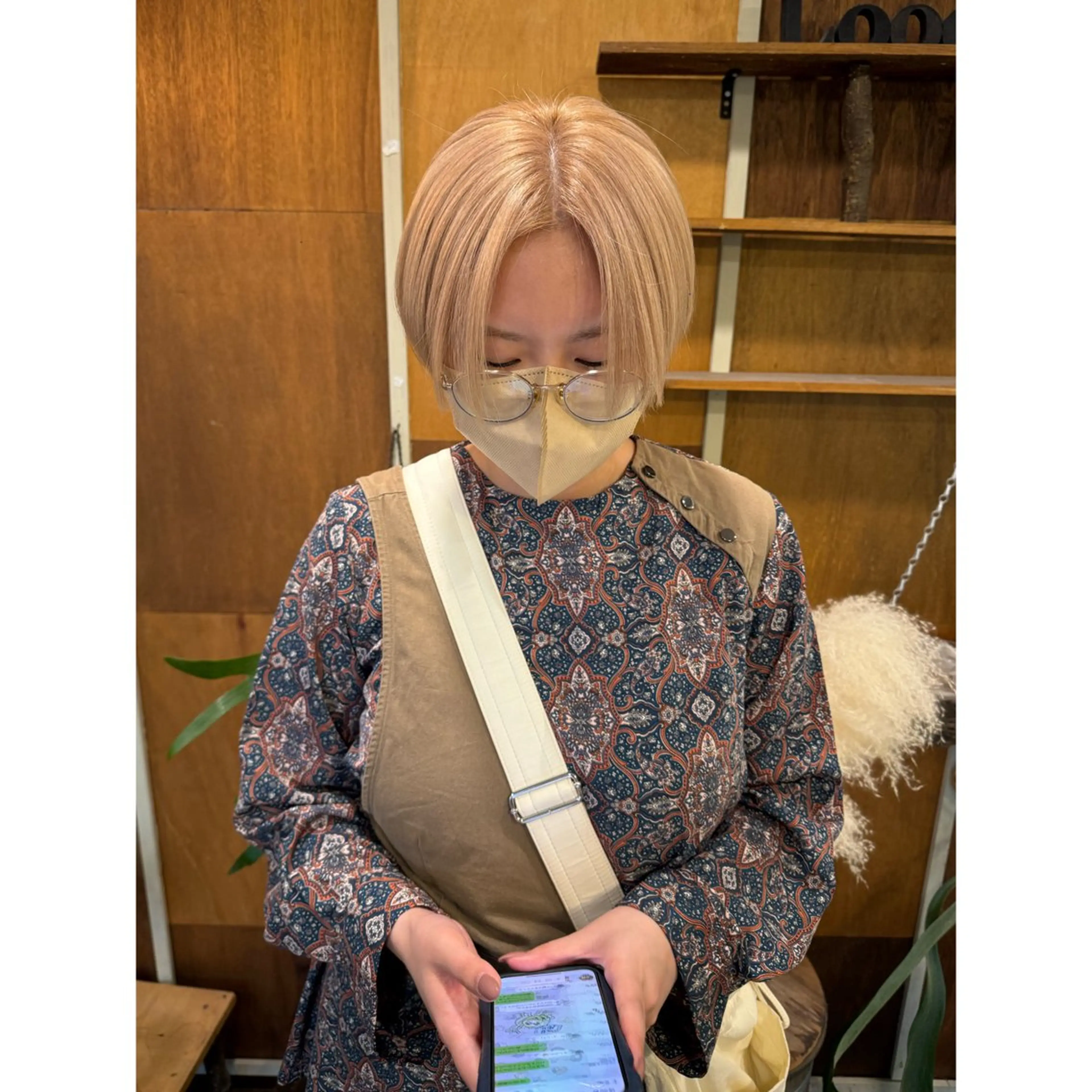 ショート ヘアカラー トリートメント ハイトーン/ ダブルカラー/透明感のヘアスタイル