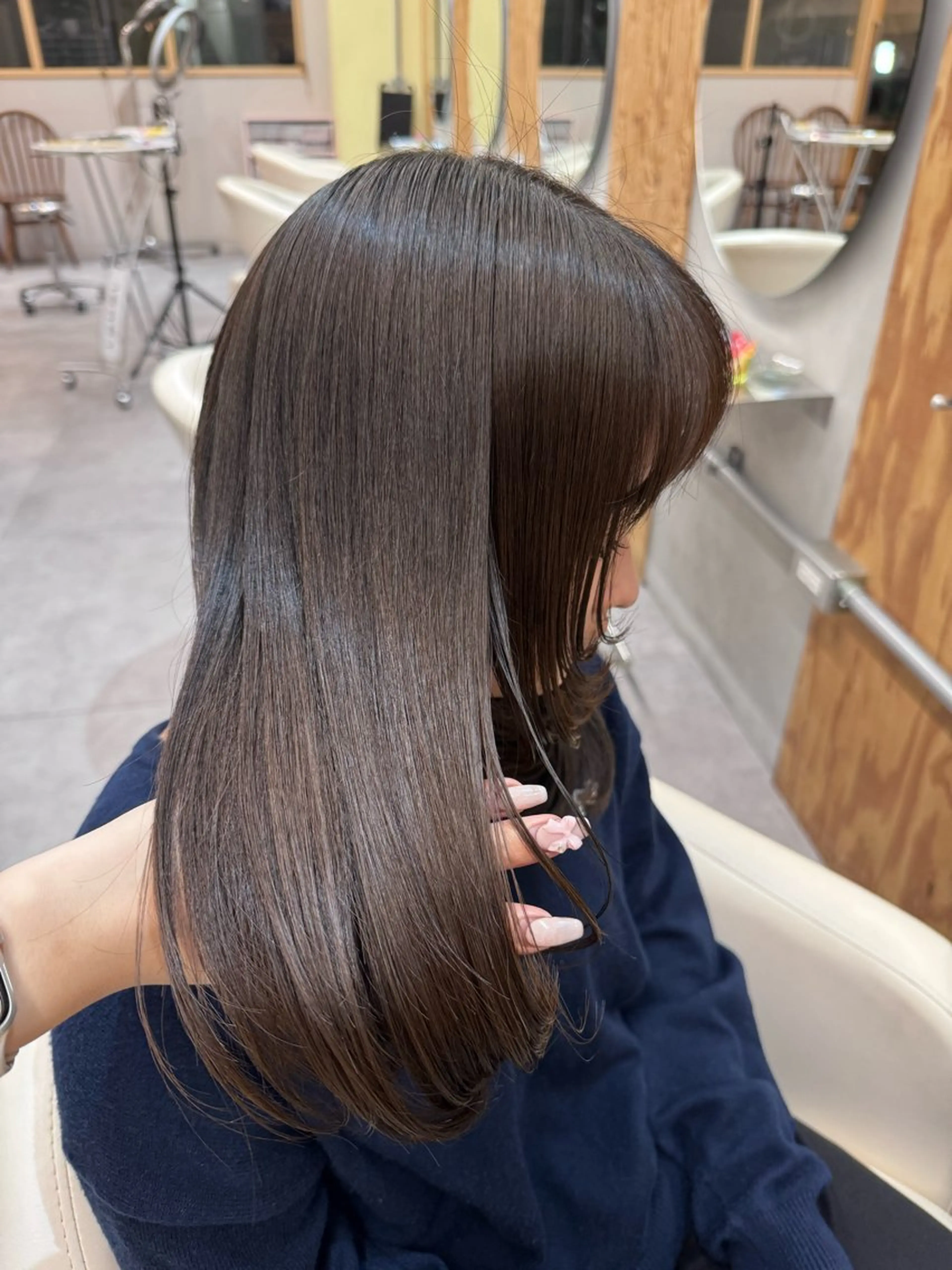 ミディアム カラー グレージュ ハイトーン縮毛/縮毛 なーな🎀🤍のヘアスタイル