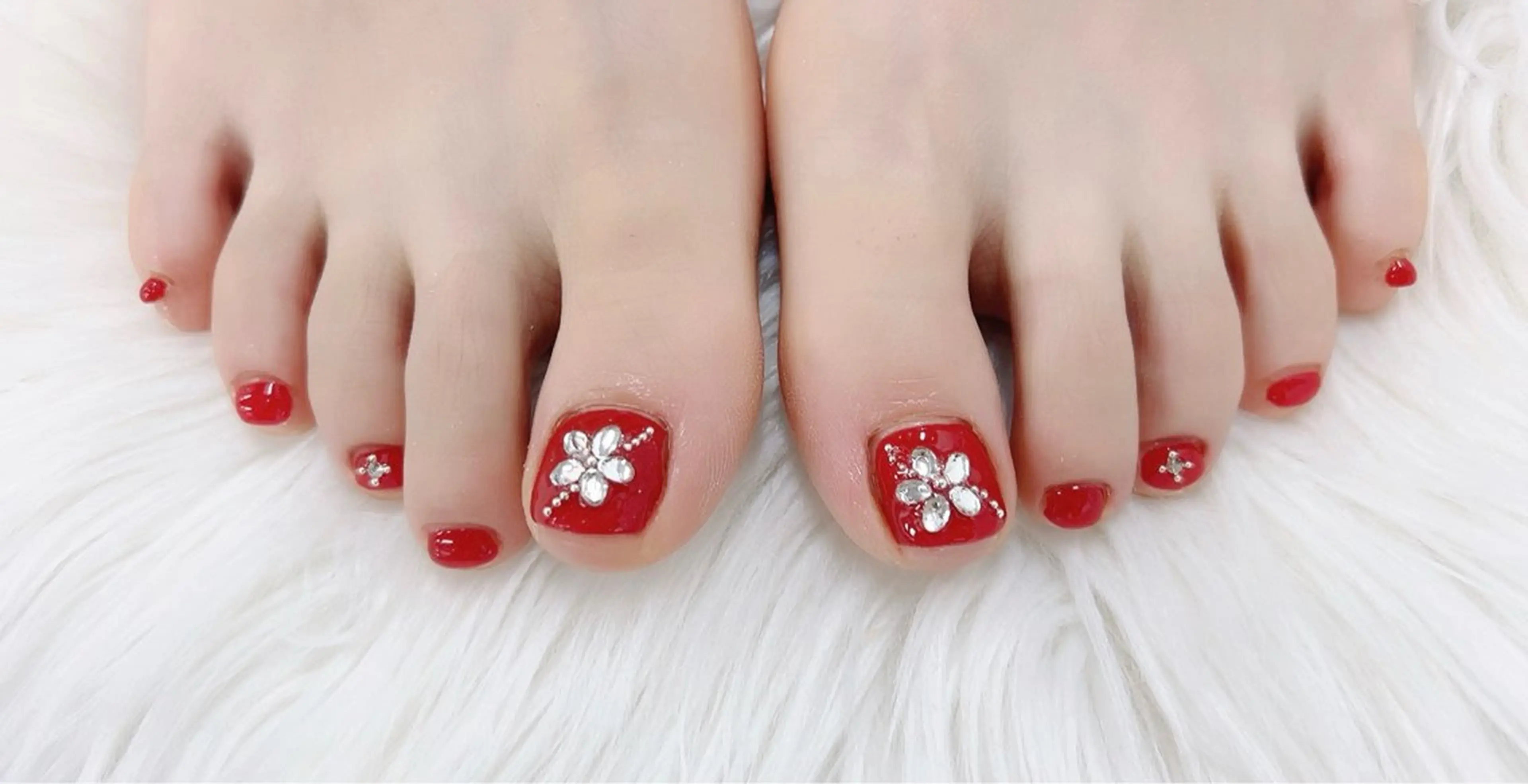 ネイル フットネイル 佐藤 依娜のネイルデザイン