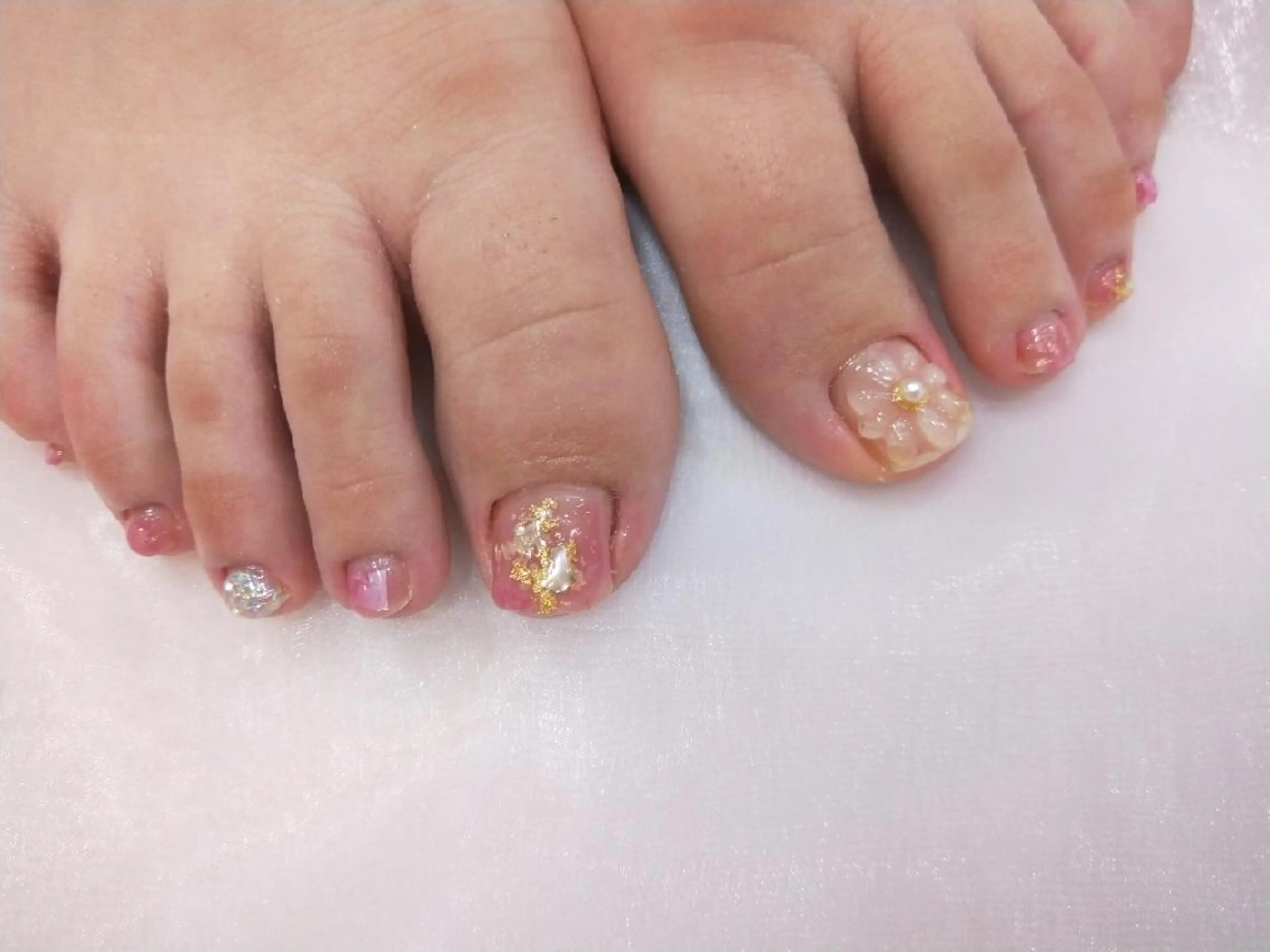 ネイル フットネイル R'well所属・はばすみれ🎀ﾈｲﾙ 光ﾌｪｲｼｬﾙ ﾍｱのネイルデザイン