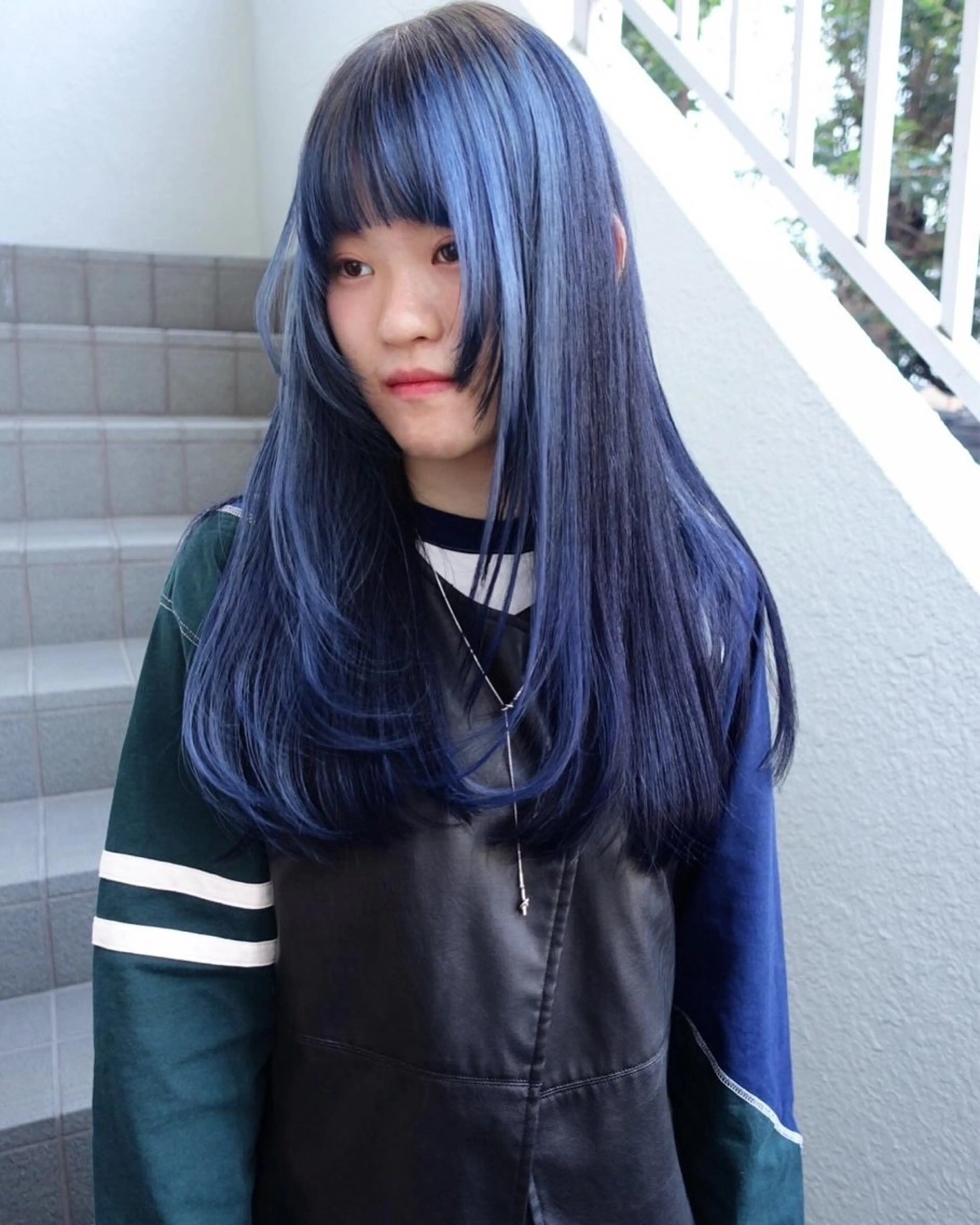 ロング カラー ブリーチ ブルーカラー ネイビーカラー 高発色ブリーチ/ ハイレイヤー🪽aiのヘアスタイル