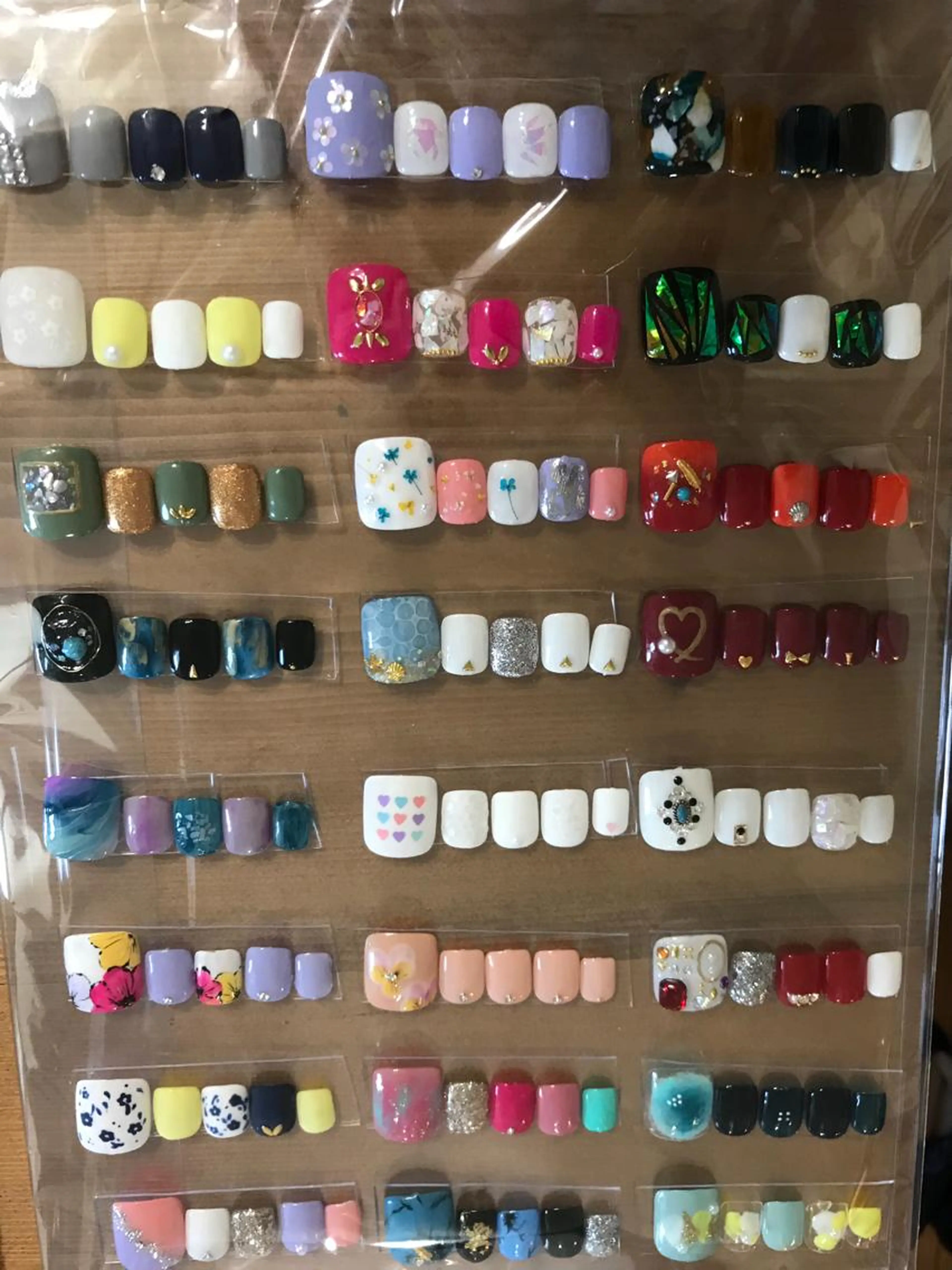 フット選べる定額ネイル オフ別　サンプルからお選びください。の写真
